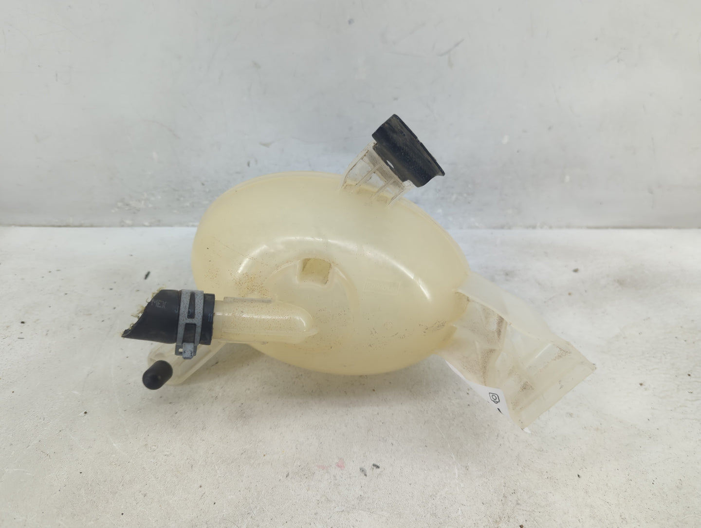 2015-2019 Lincoln Mkc Windshield Washer Fluid Reservoir Bottle Oem - Oemusedautoparts1.com