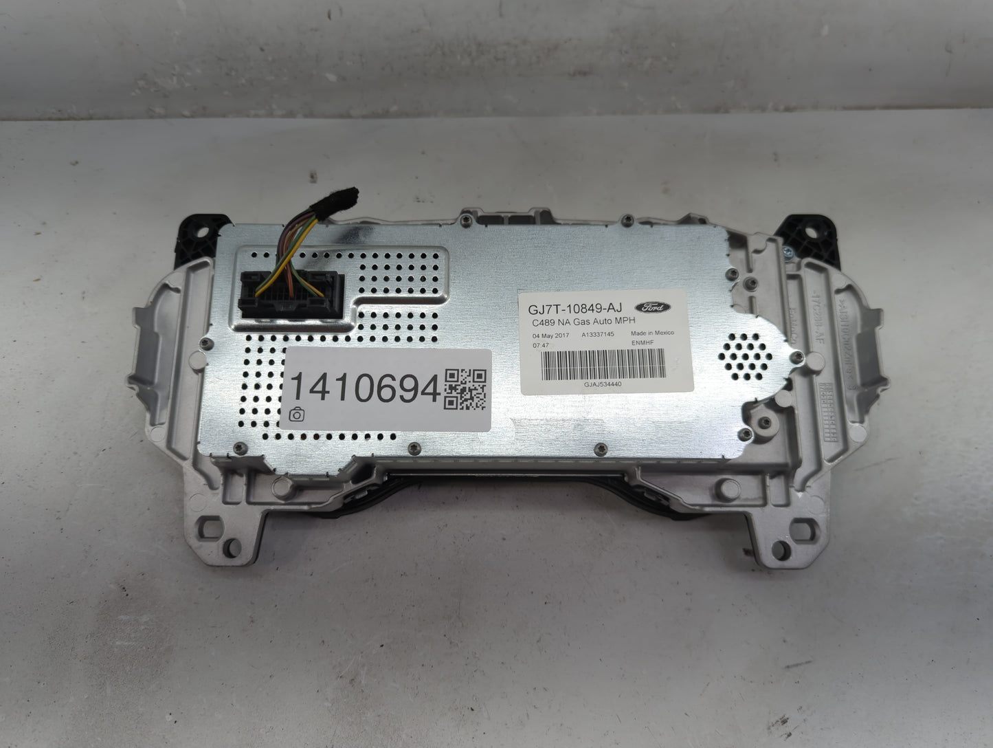 2017 Lincoln Mkc Instrument Cluster Speedometer Gauges P/N:GJ7T-10849-AJ Fits OEM Used Auto Parts - Oemusedautoparts1.com