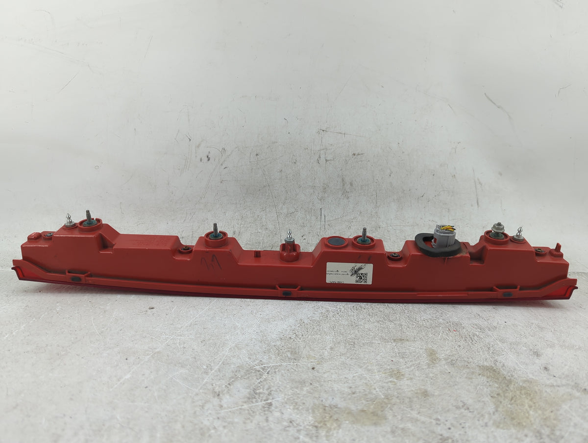 2015-2019 Lincoln Mkc Rear Center Lid Brake Light Tail Light - Oemusedautoparts1.com