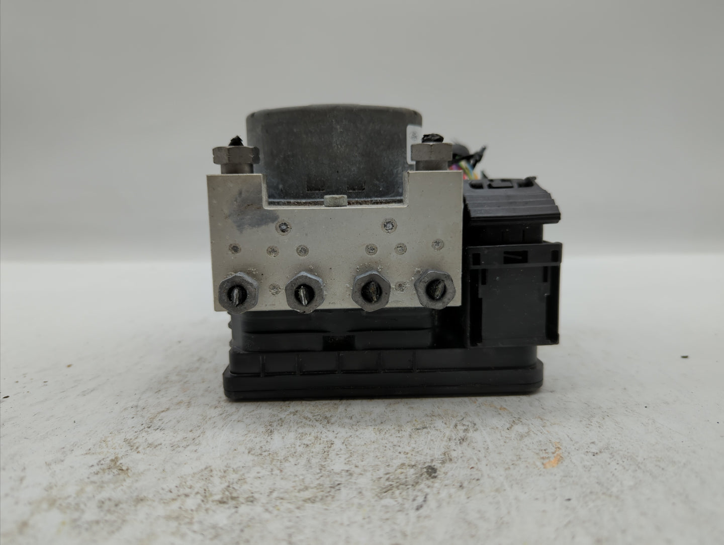 2017-2018 Lincoln Mkc ABS Pump Control Module Replacement P/N:GJ7C-2C405-AD GJ7C-2C405-AE Fits Fits 2017 2018 OEM Used Auto 