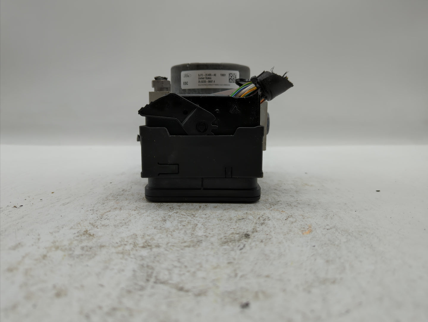 2017-2018 Lincoln Mkc ABS Pump Control Module Replacement P/N:GJ7C-2C405-AD GJ7C-2C405-AE Fits Fits 2017 2018 OEM Used Auto 