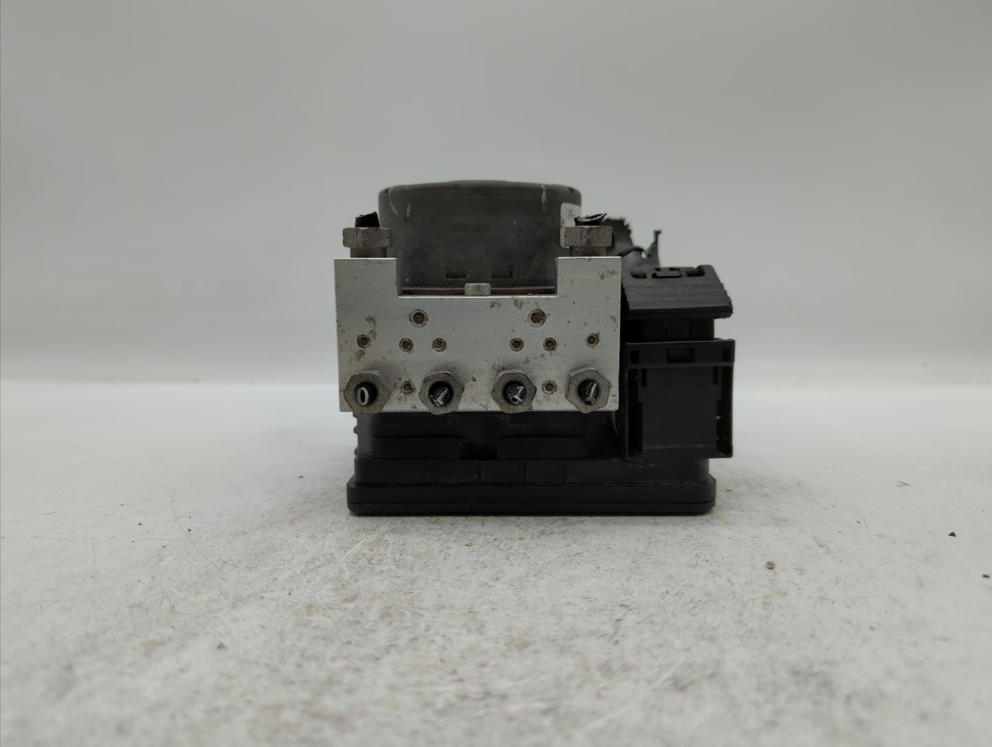 2017 Lincoln Mkc ABS Pump Control Module Replacement P/N:GJ7C-2C405-AD Fits OEM Used Auto Parts - Oemusedautoparts1.com