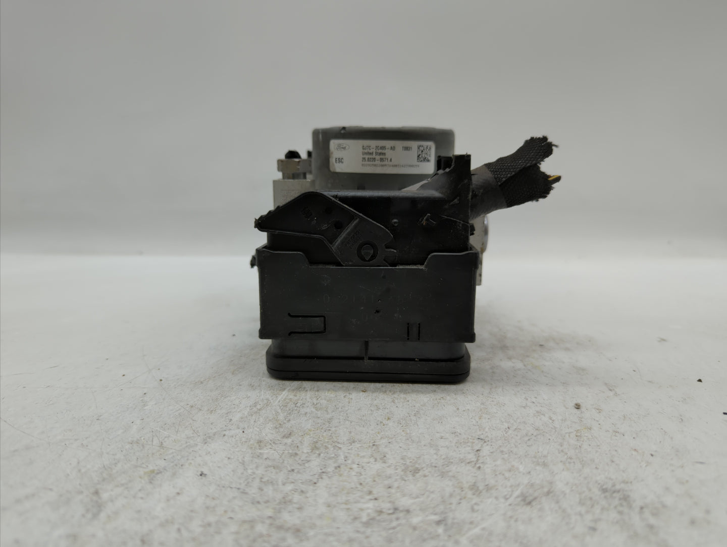 2017 Lincoln Mkc ABS Pump Control Module Replacement P/N:GJ7C-2C405-AD Fits OEM Used Auto Parts - Oemusedautoparts1.com