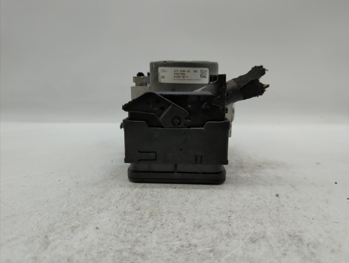 2017 Lincoln Mkc ABS Pump Control Module Replacement P/N:GJ7C-2C405-AD Fits OEM Used Auto Parts - Oemusedautoparts1.com