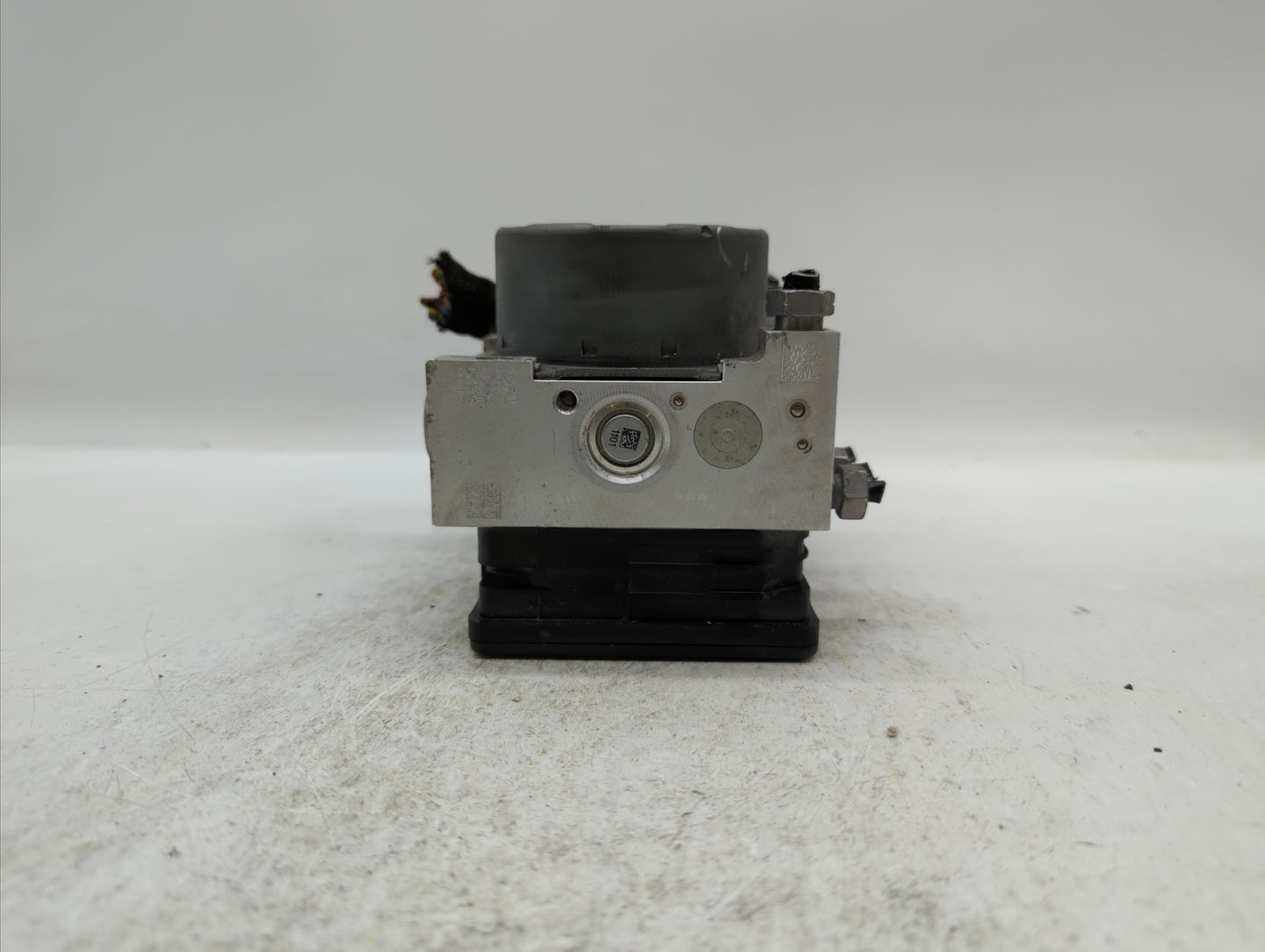 2017 Lincoln Mkc ABS Pump Control Module Replacement P/N:GJ7C-2C405-AD Fits OEM Used Auto Parts - Oemusedautoparts1.com
