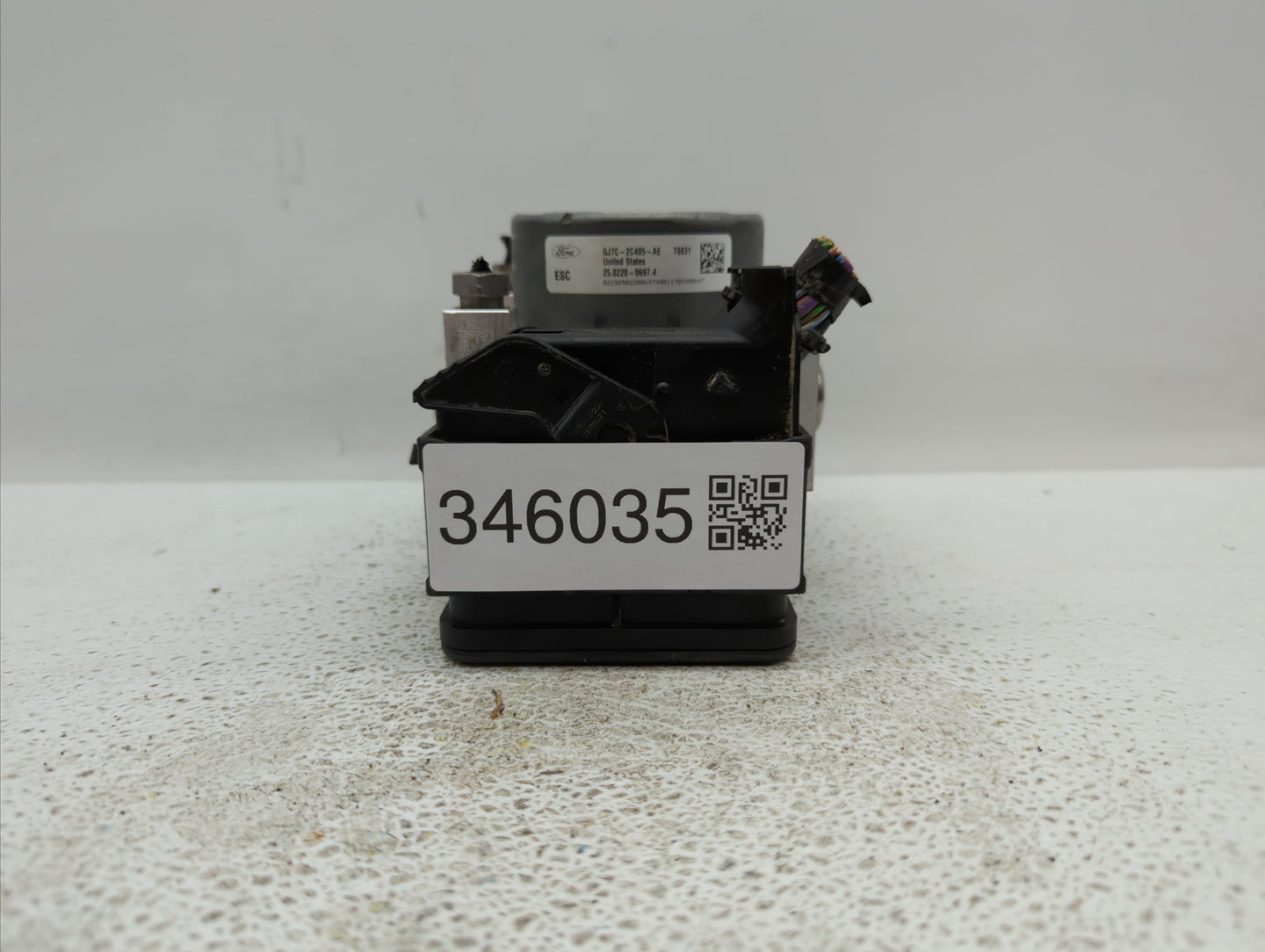 2017-2018 Lincoln Mkc ABS Pump Control Module Replacement P/N:GJ7C-2C405-AD GJ7C-2C405-AE Fits Fits 2017 2018 OEM Used Auto 