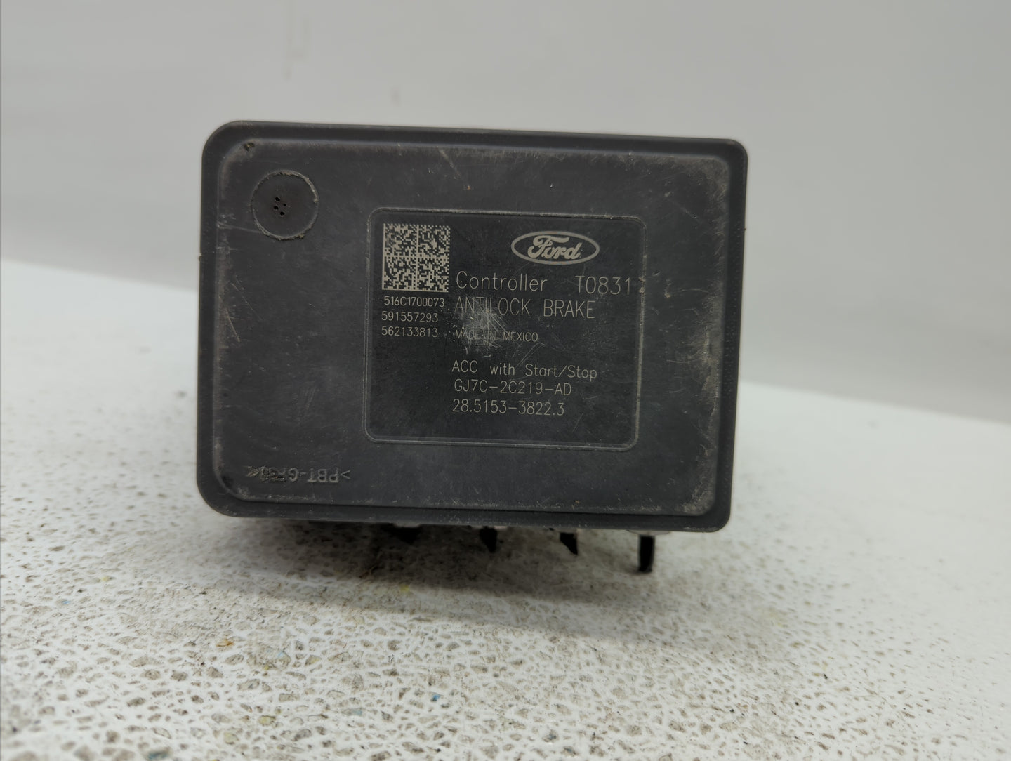 2017-2018 Lincoln Mkc ABS Pump Control Module Replacement P/N:GJ7C-2C405-AD GJ7C-2C405-AE Fits Fits 2017 2018 OEM Used Auto 