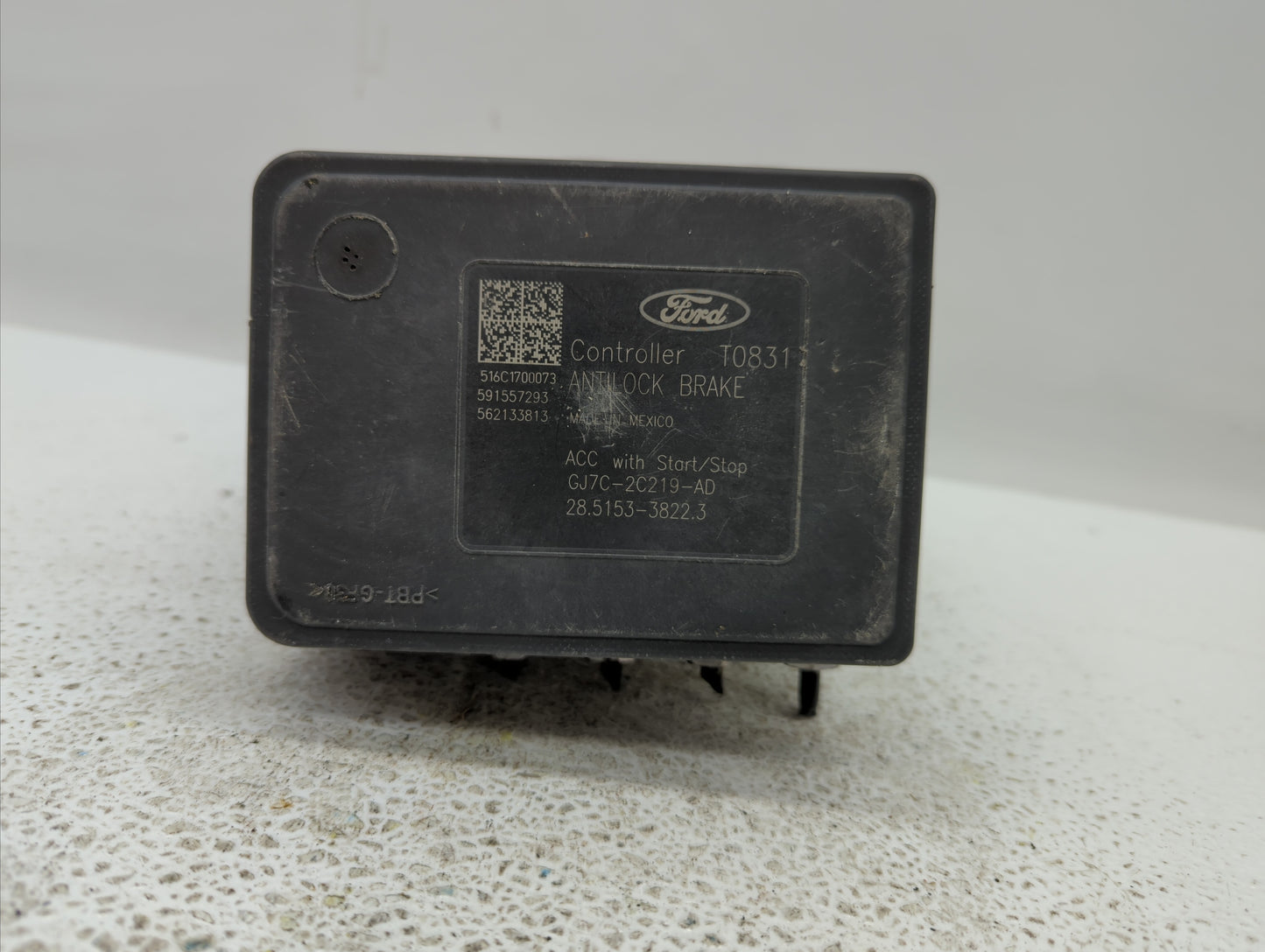 2017-2018 Lincoln Mkc ABS Pump Control Module Replacement P/N:GJ7C-2C405-AD GJ7C-2C405-AE Fits Fits 2017 2018 OEM Used Auto 