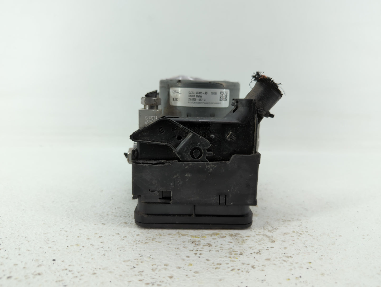 2017 Lincoln Mkc ABS Pump Control Module Replacement P/N:GJ7C-2C405-AD Fits OEM Used Auto Parts - Oemusedautoparts1.com