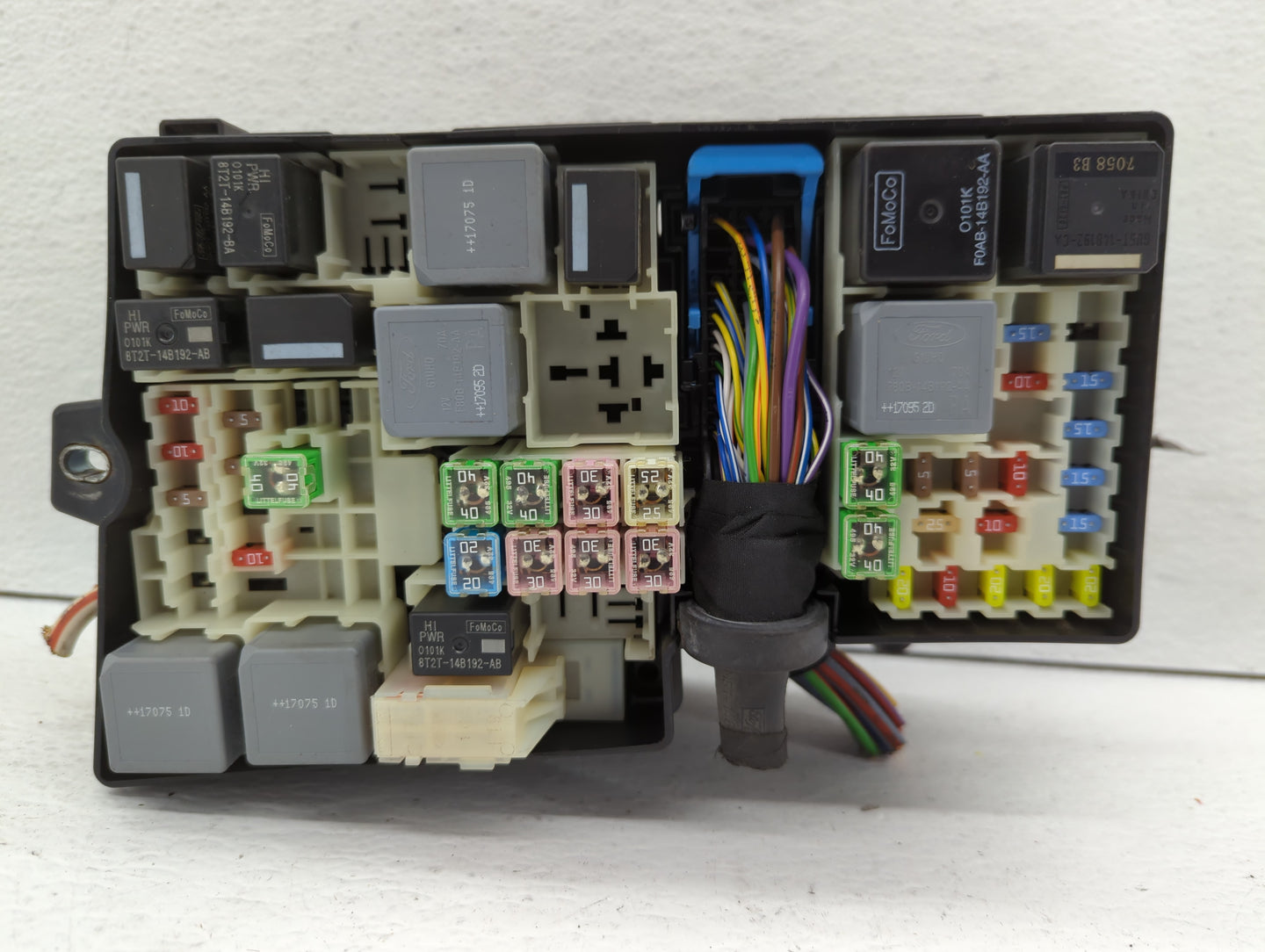 2017 Lincoln Mkc Fusebox Fuse Box Panel Relay Module P/N:AV6T-14A067-AD Fits OEM Used Auto Parts - Oemusedautoparts1.com
