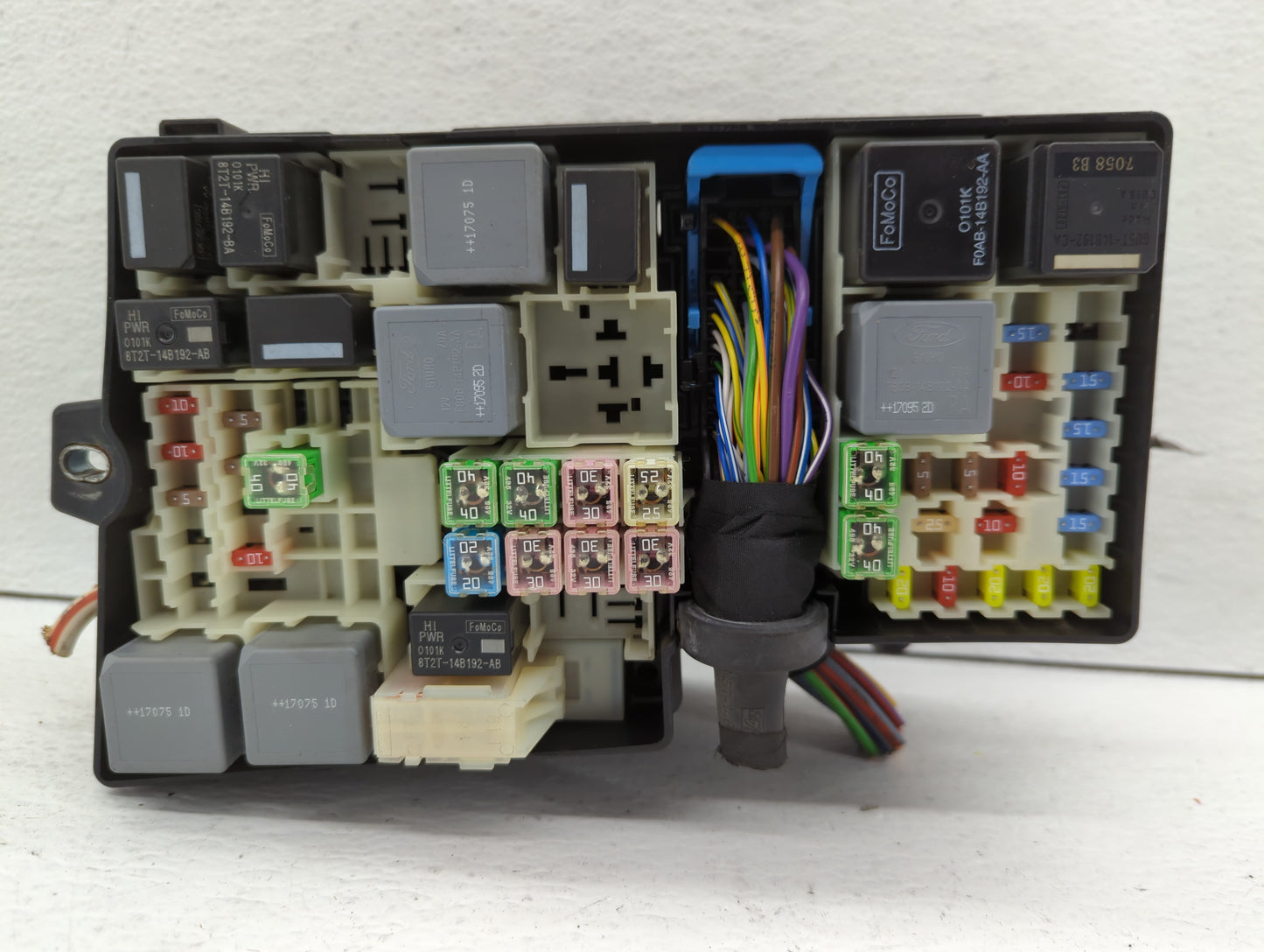 2017 Lincoln Mkc Fusebox Fuse Box Panel Relay Module P/N:AV6T-14A067-AD Fits OEM Used Auto Parts - Oemusedautoparts1.com