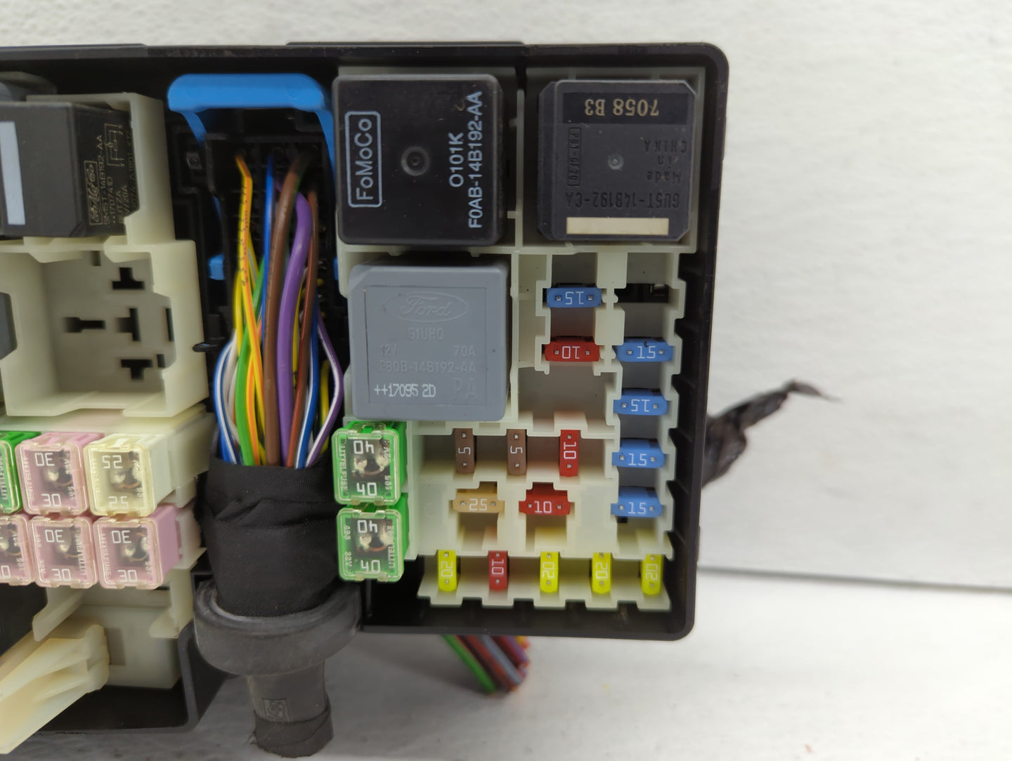 2017 Lincoln Mkc Fusebox Fuse Box Panel Relay Module P/N:AV6T-14A067-AD Fits OEM Used Auto Parts - Oemusedautoparts1.com