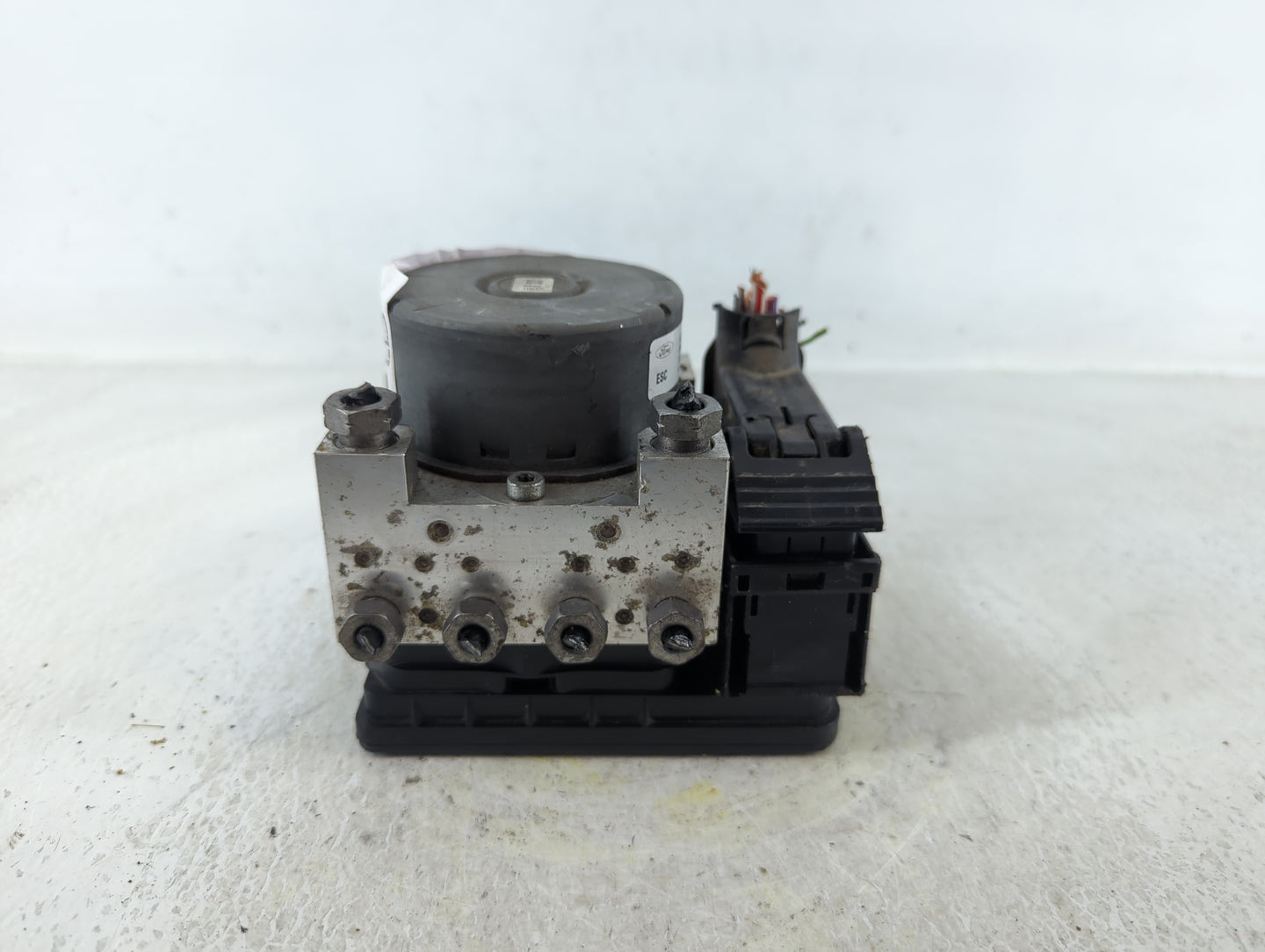 2017 Lincoln Mkc ABS Pump Control Module Replacement P/N:GJ7C-2C405-AD Fits OEM Used Auto Parts - Oemusedautoparts1.com