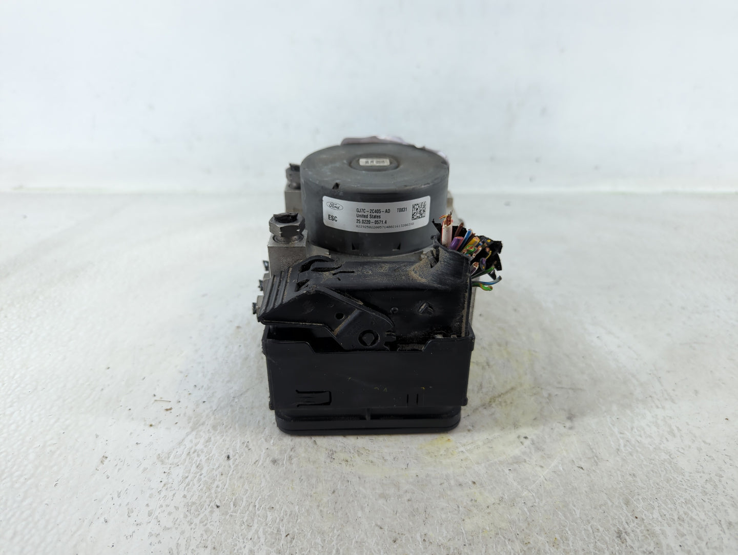 2017 Lincoln Mkc ABS Pump Control Module Replacement P/N:GJ7C-2C405-AD Fits OEM Used Auto Parts - Oemusedautoparts1.com