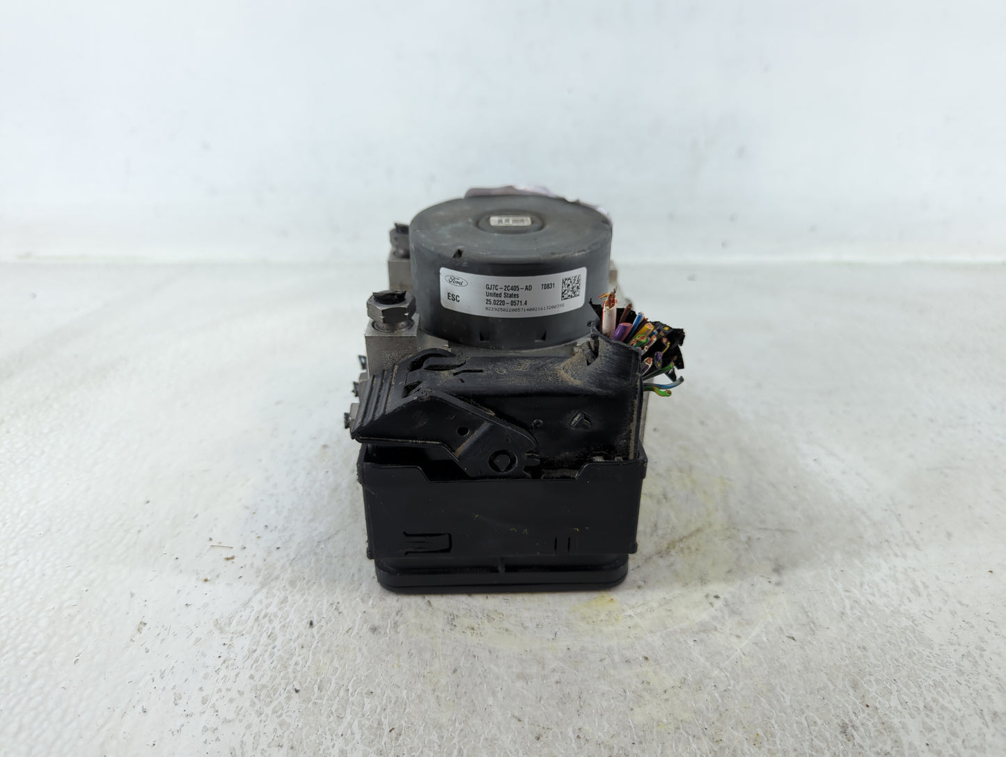 2017 Lincoln Mkc ABS Pump Control Module Replacement P/N:GJ7C-2C405-AD Fits OEM Used Auto Parts - Oemusedautoparts1.com