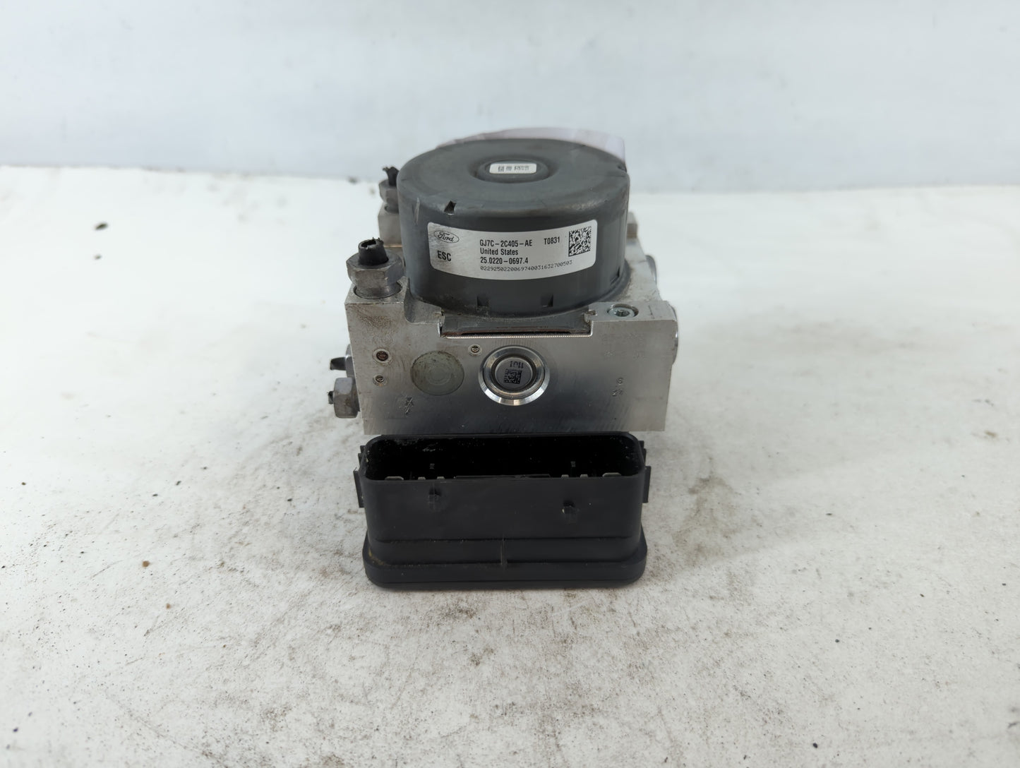 2017-2018 Lincoln Mkc ABS Pump Control Module Replacement P/N:GJ7C-2C405-AE Fits Fits 2017 2018 OEM Used Auto Parts - Oemuse