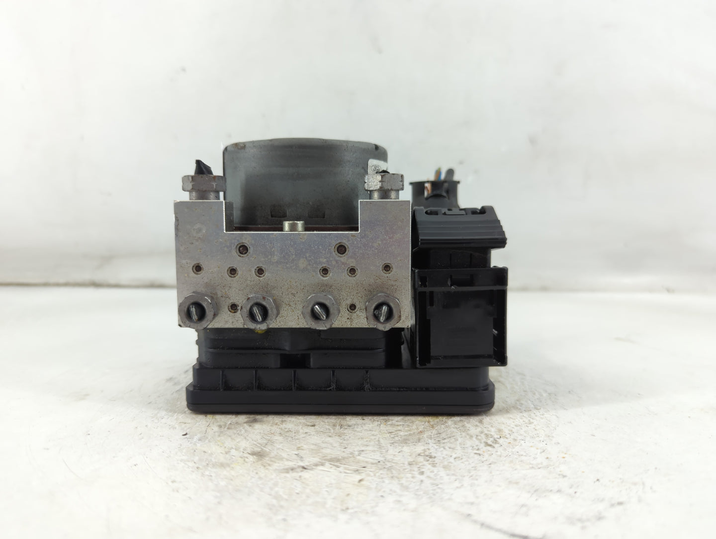 2017-2018 Lincoln Mkc ABS Pump Control Module Replacement P/N:GJ7C-2C405-AE Fits Fits 2017 2018 OEM Used Auto Parts - Oemuse