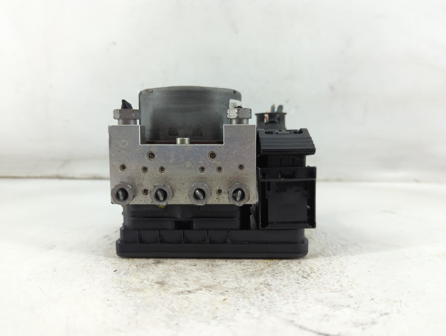 2017-2018 Lincoln Mkc ABS Pump Control Module Replacement P/N:GJ7C-2C405-AE Fits Fits 2017 2018 OEM Used Auto Parts - Oemuse