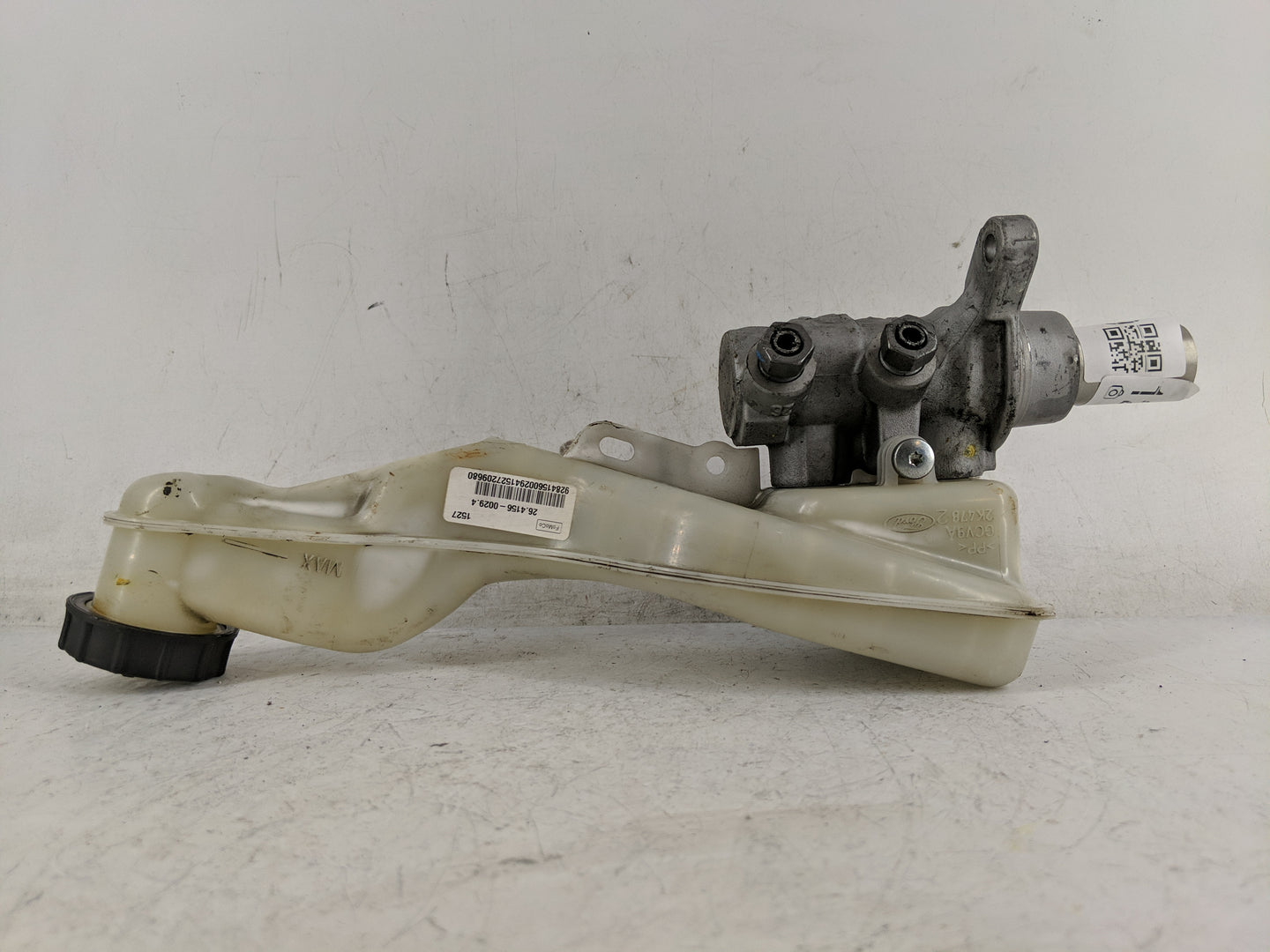 2016-2018 Lincoln Mkx Brake Master Cylinder - Oemusedautoparts1.com