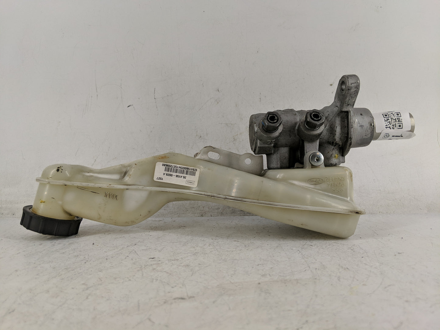 2016-2018 Lincoln Mkx Brake Master Cylinder - Oemusedautoparts1.com