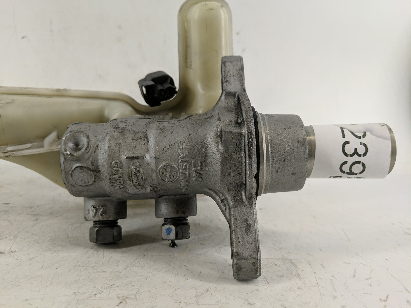 2016-2018 Lincoln Mkx Brake Master Cylinder - Oemusedautoparts1.com