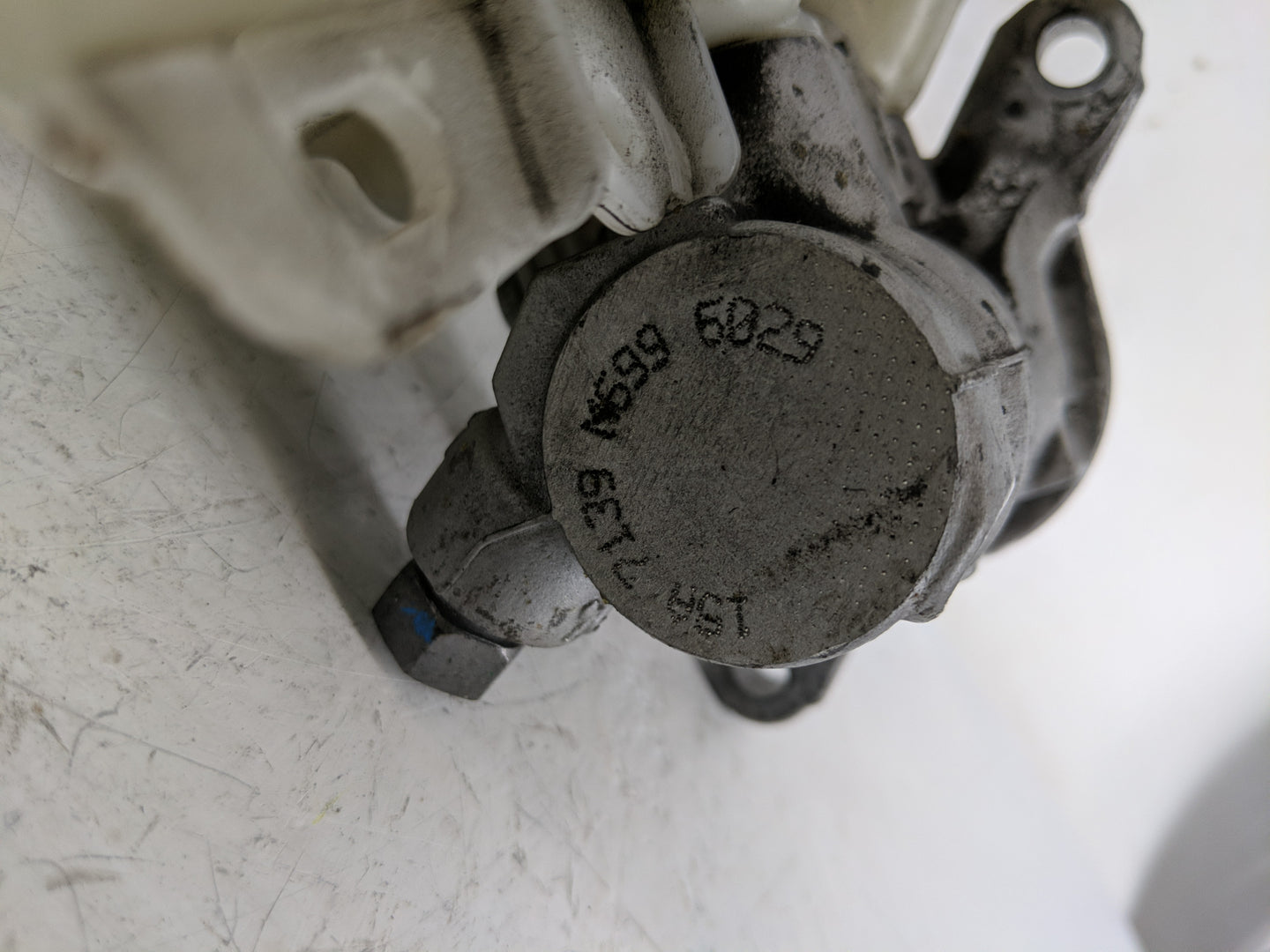 2016-2018 Lincoln Mkx Brake Master Cylinder - Oemusedautoparts1.com