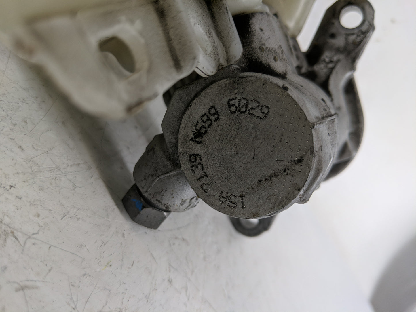 2016-2018 Lincoln Mkx Brake Master Cylinder - Oemusedautoparts1.com