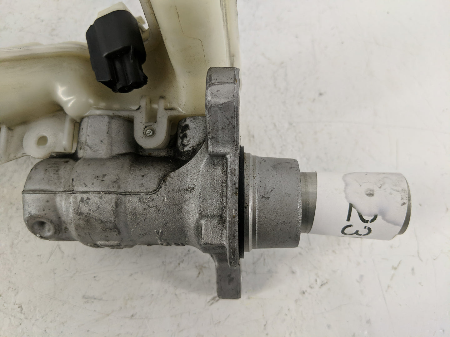 2016-2018 Lincoln Mkx Brake Master Cylinder - Oemusedautoparts1.com