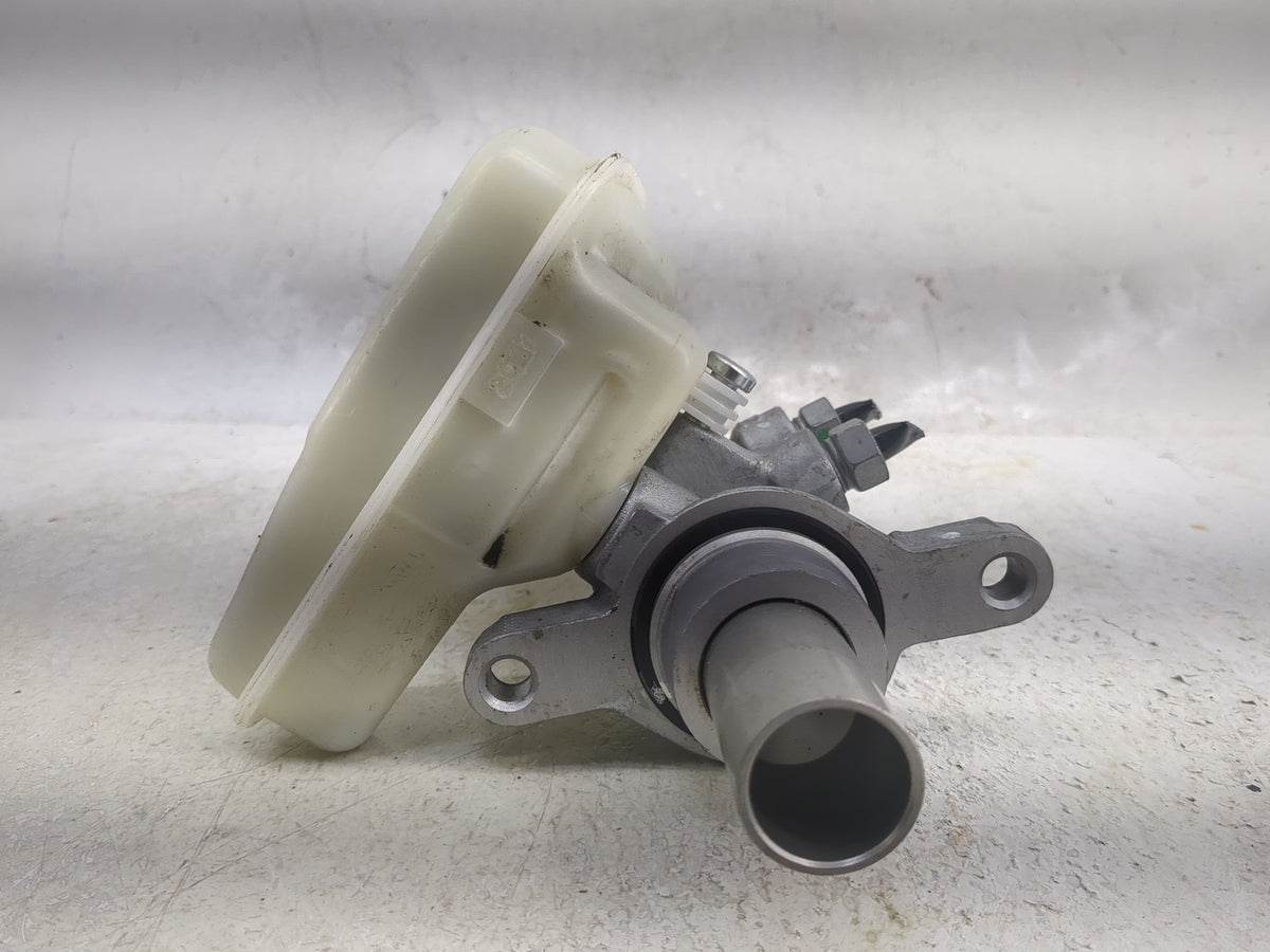 2016-2018 Lincoln Mkx Brake Master Cylinder 1497766 - Oemusedautoparts1.com