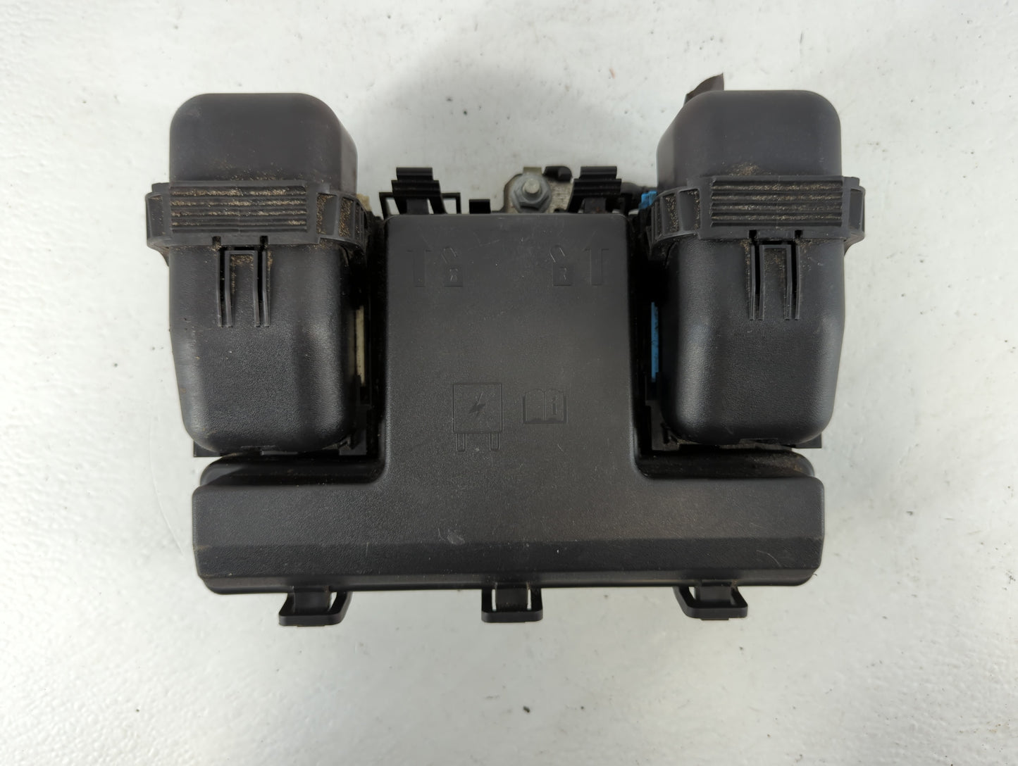2016-2017 Lincoln Mkx Fusebox Fuse Box Panel Relay Module P/N:G2GT14A067BC-01 Fits Fits 2015 2016 2017 2018 OEM Used Auto Pa