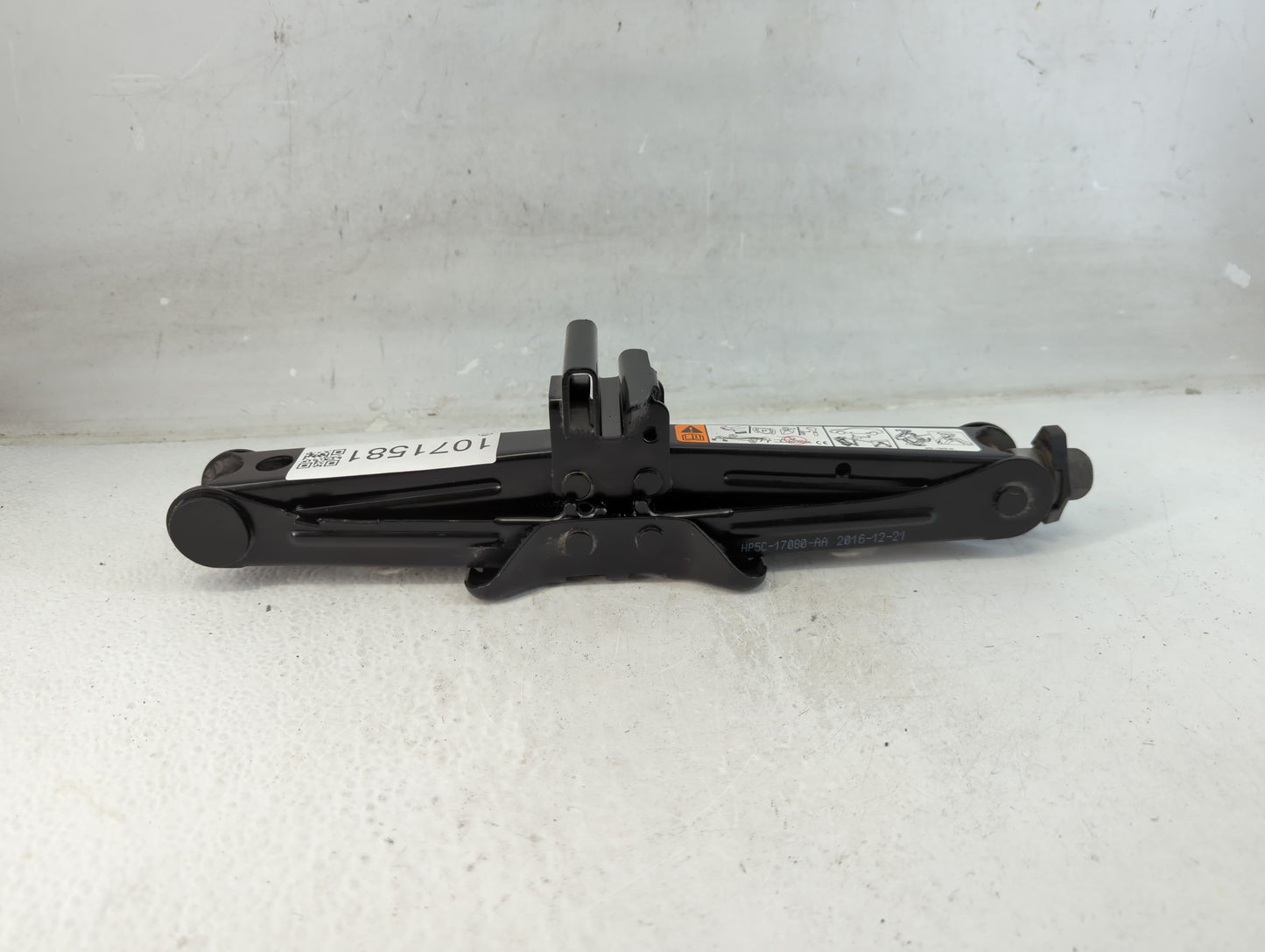 2017 Lincoln Mkz Spare Scissor Car Jack - Oemusedautoparts1.com