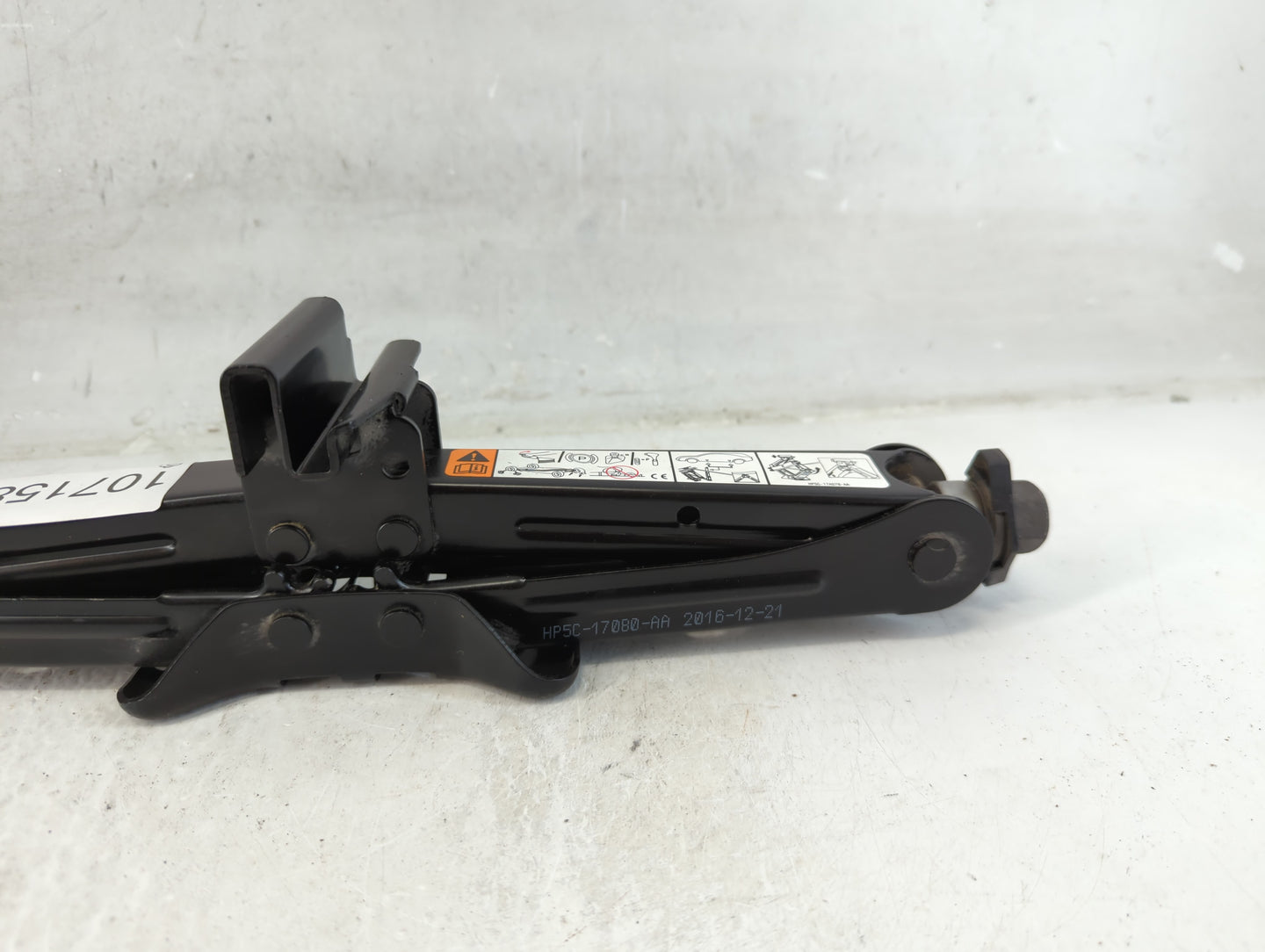 2017 Lincoln Mkz Spare Scissor Car Jack - Oemusedautoparts1.com