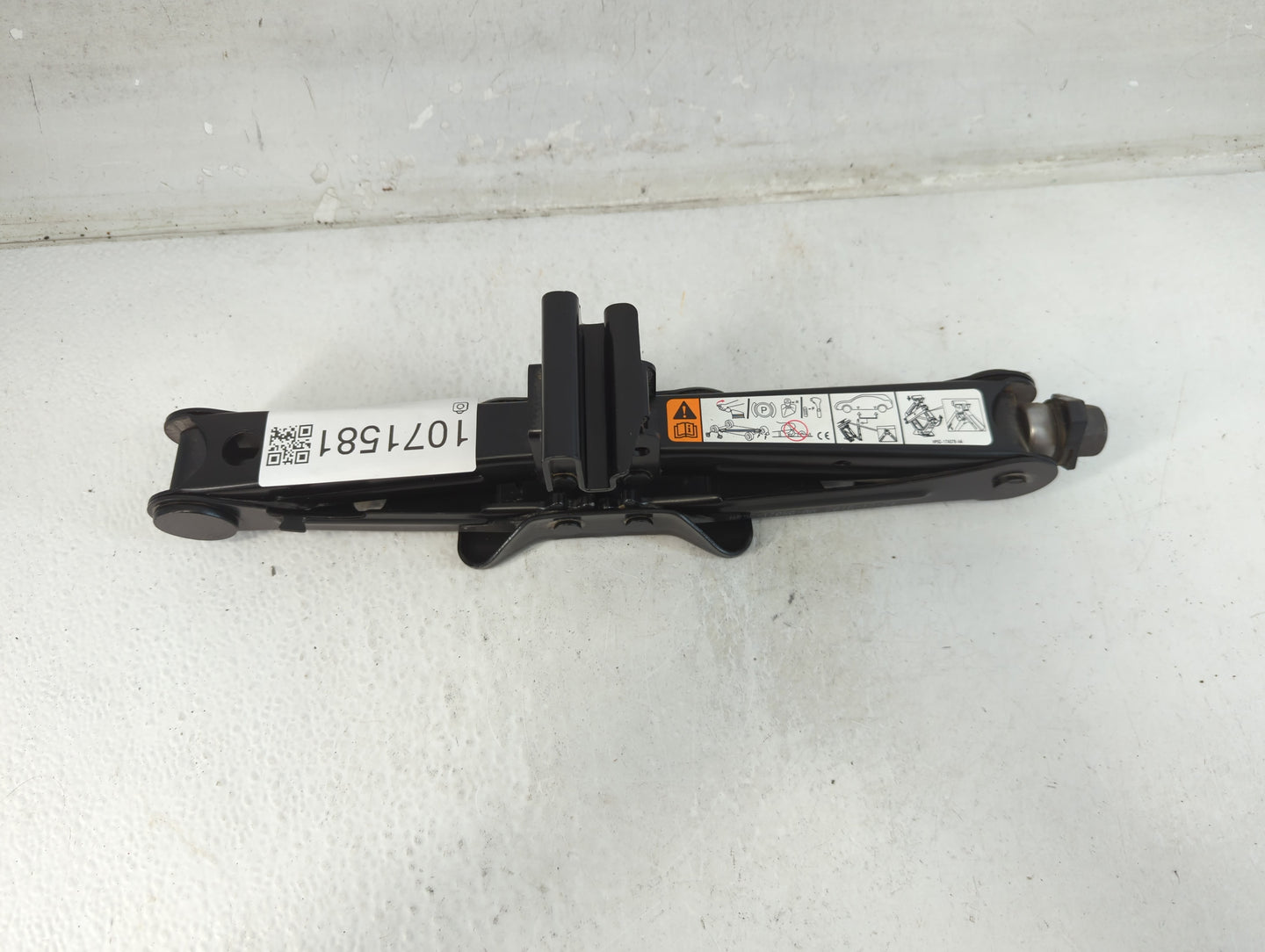 2017 Lincoln Mkz Spare Scissor Car Jack - Oemusedautoparts1.com