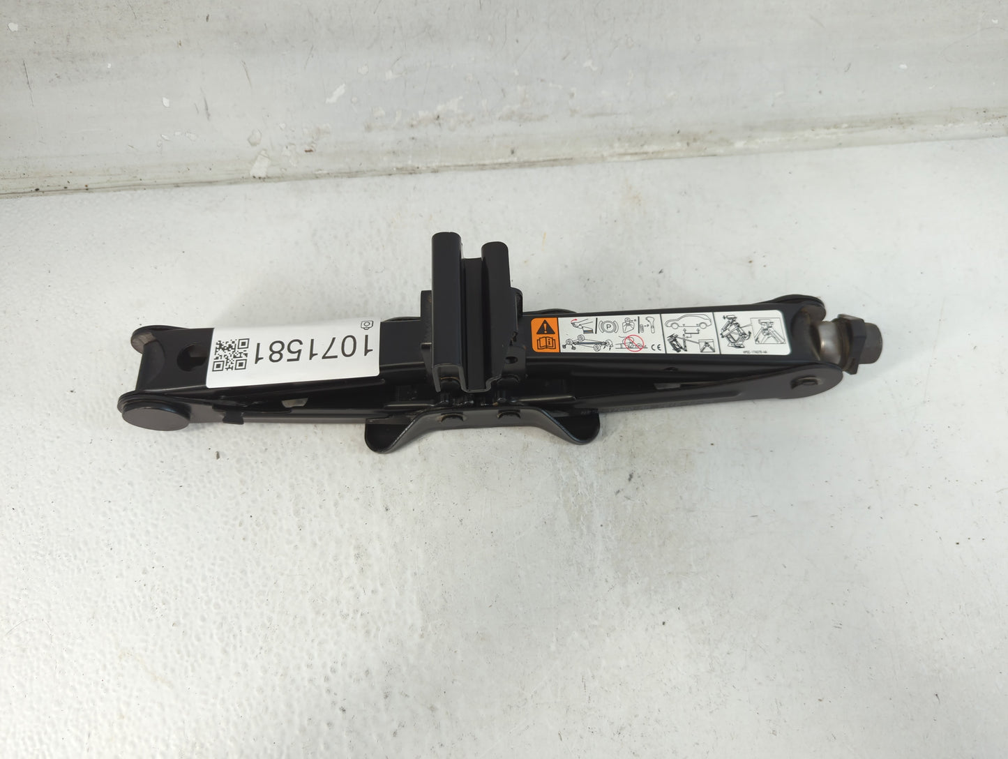 2017 Lincoln Mkz Spare Scissor Car Jack - Oemusedautoparts1.com