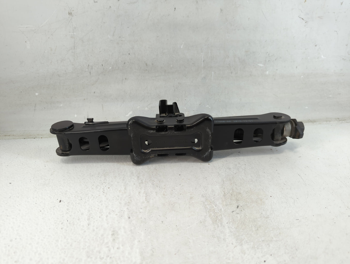2017 Lincoln Mkz Spare Scissor Car Jack - Oemusedautoparts1.com