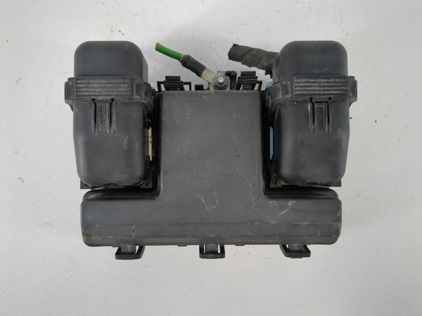 2018-2020 Lincoln Mkz Fusebox Fuse Box Panel Relay Module P/N:HG9T 14D058 DB Fits Fits 2018 2019 2020 OEM Used Auto Parts - 