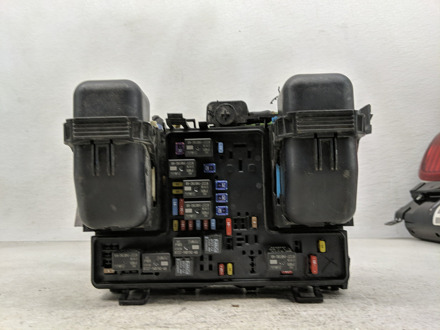 2017-2020 Lincoln Mkz Fusebox Fuse Box Panel Relay Module Fits Fits 2017 2018 2019 2020 OEM Used Auto Parts - Oemusedautopar