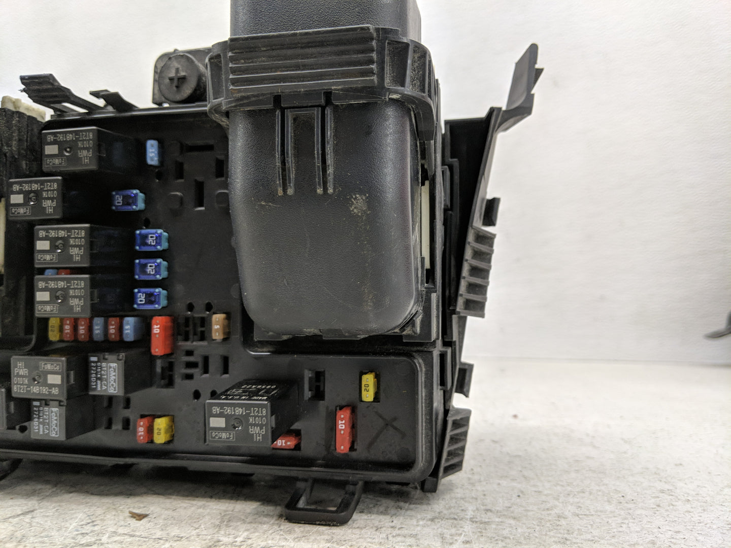2017-2020 Lincoln Mkz Fusebox Fuse Box Panel Relay Module Fits Fits 2017 2018 2019 2020 OEM Used Auto Parts - Oemusedautopar