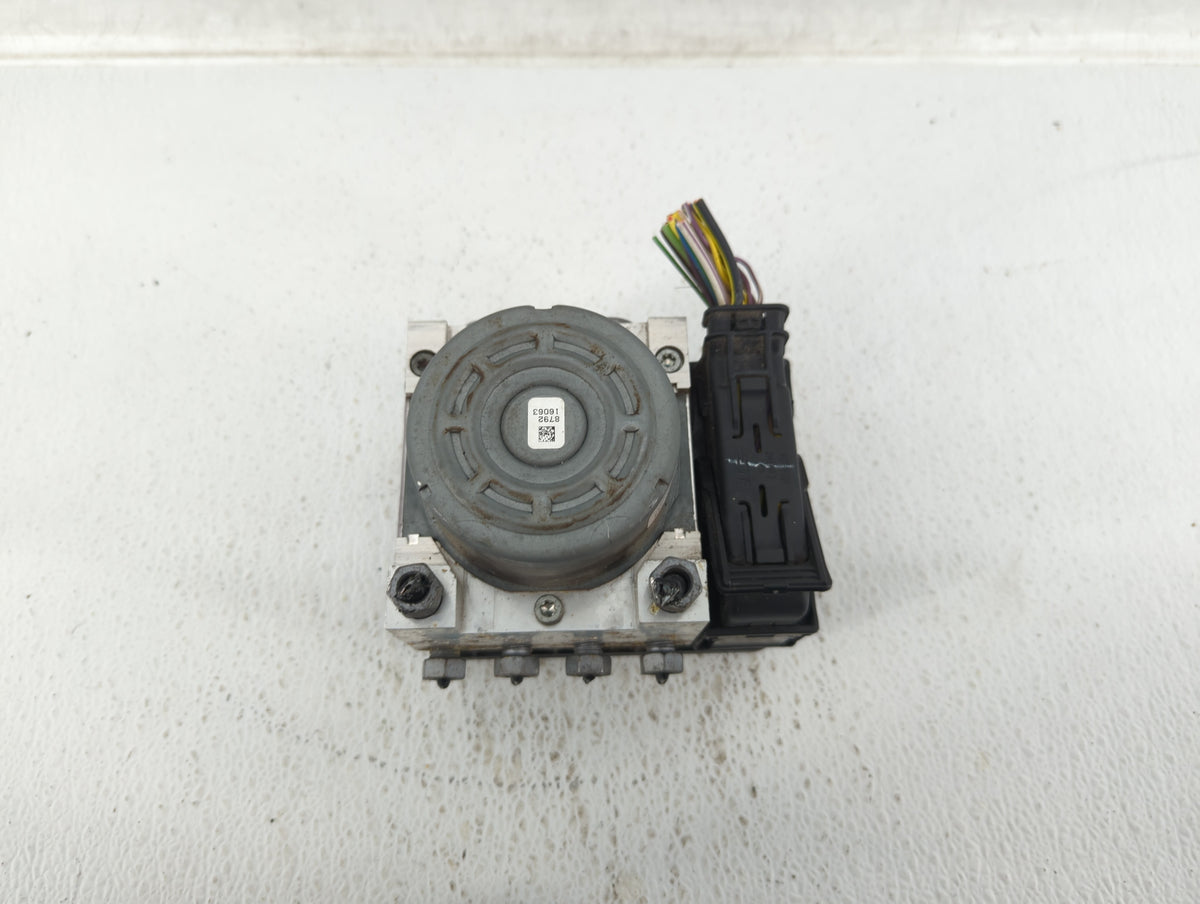 2017-2018 Lincoln Mkz Anti-Lock Brake ABS Pump Module Actuator OEM P/N:HG9C-2B373-AG HG9C-2B373-CG Fits Fits 2017 2018 OEM U