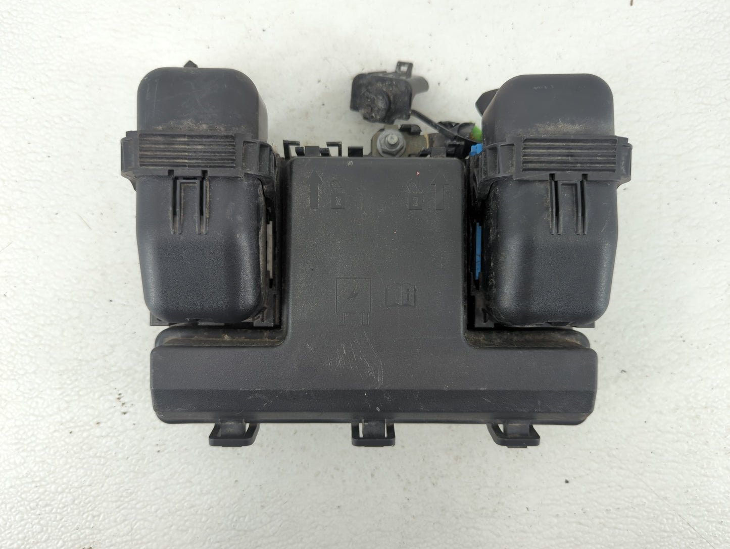 2017-2020 Lincoln Mkz Fusebox Fuse Box Panel Relay Module P/N:HG9T14D066BC Fits Fits 2017 2018 2019 2020 OEM Used Auto Parts