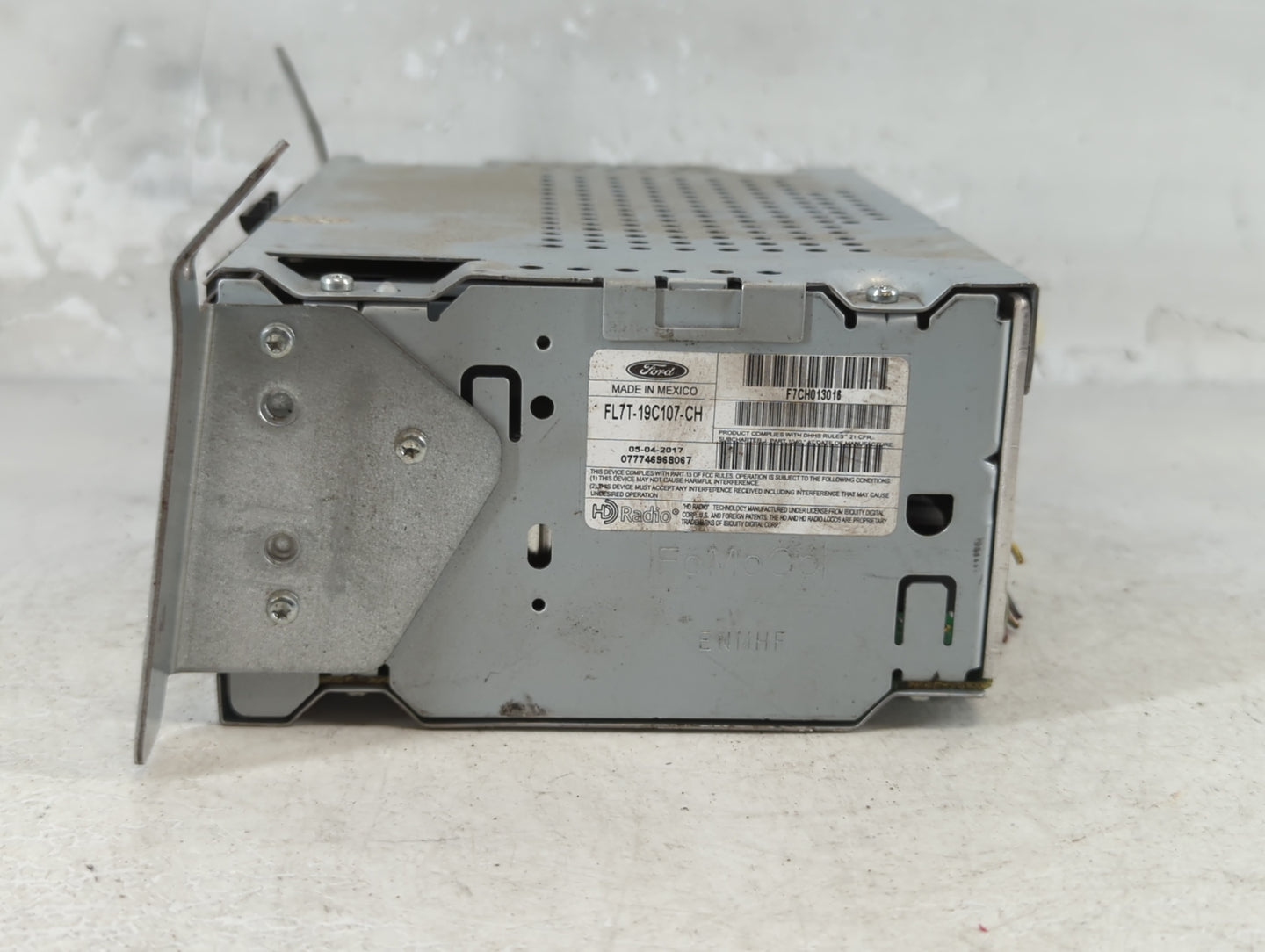 2017 Lincoln Navigator Radio AM FM Cd Player Receiver Replacement P/N:FL7T-19C107-CH Fits OEM Used Auto Parts - Oemusedautop