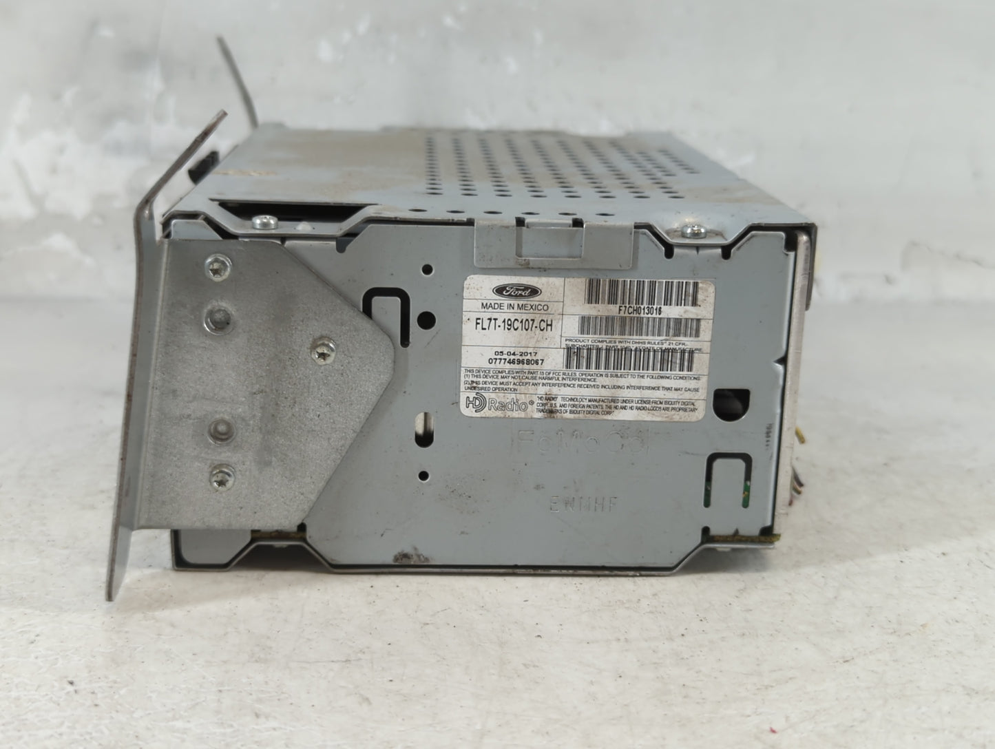 2017 Lincoln Navigator Radio AM FM Cd Player Receiver Replacement P/N:FL7T-19C107-CH Fits OEM Used Auto Parts - Oemusedautop
