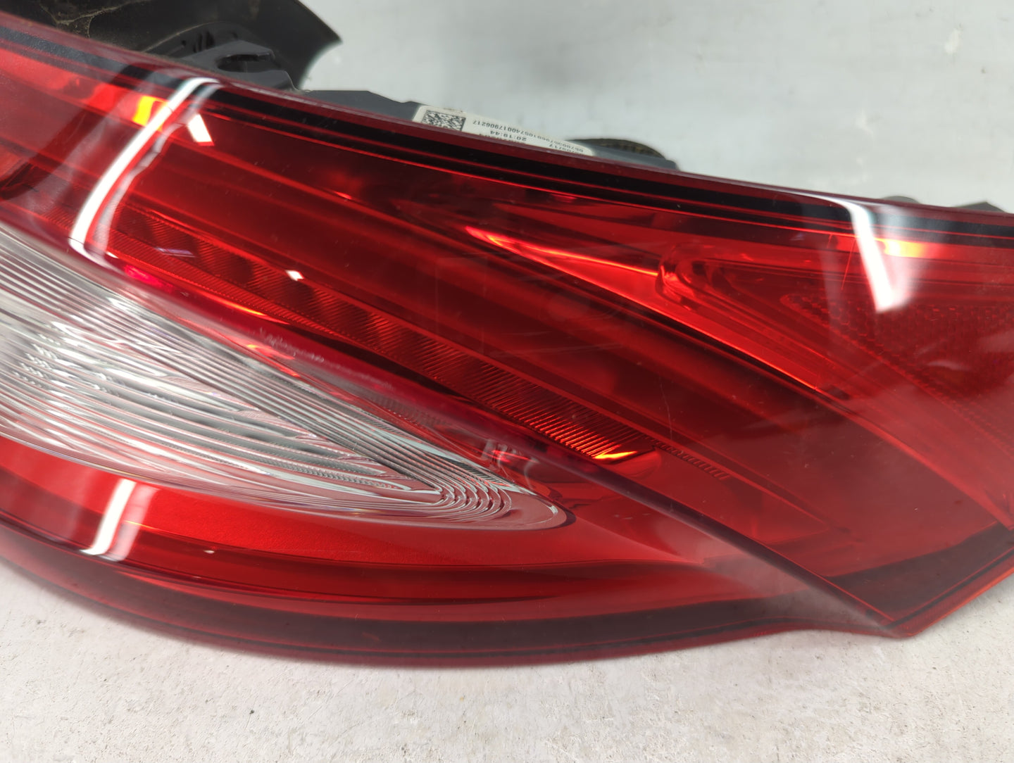 2017 Maserati Ghibli Tail Light Assembly Passenger Right OEM P/N:M161FISSODX CCC150001, 20670204 Fits OEM Used Auto Parts - 
