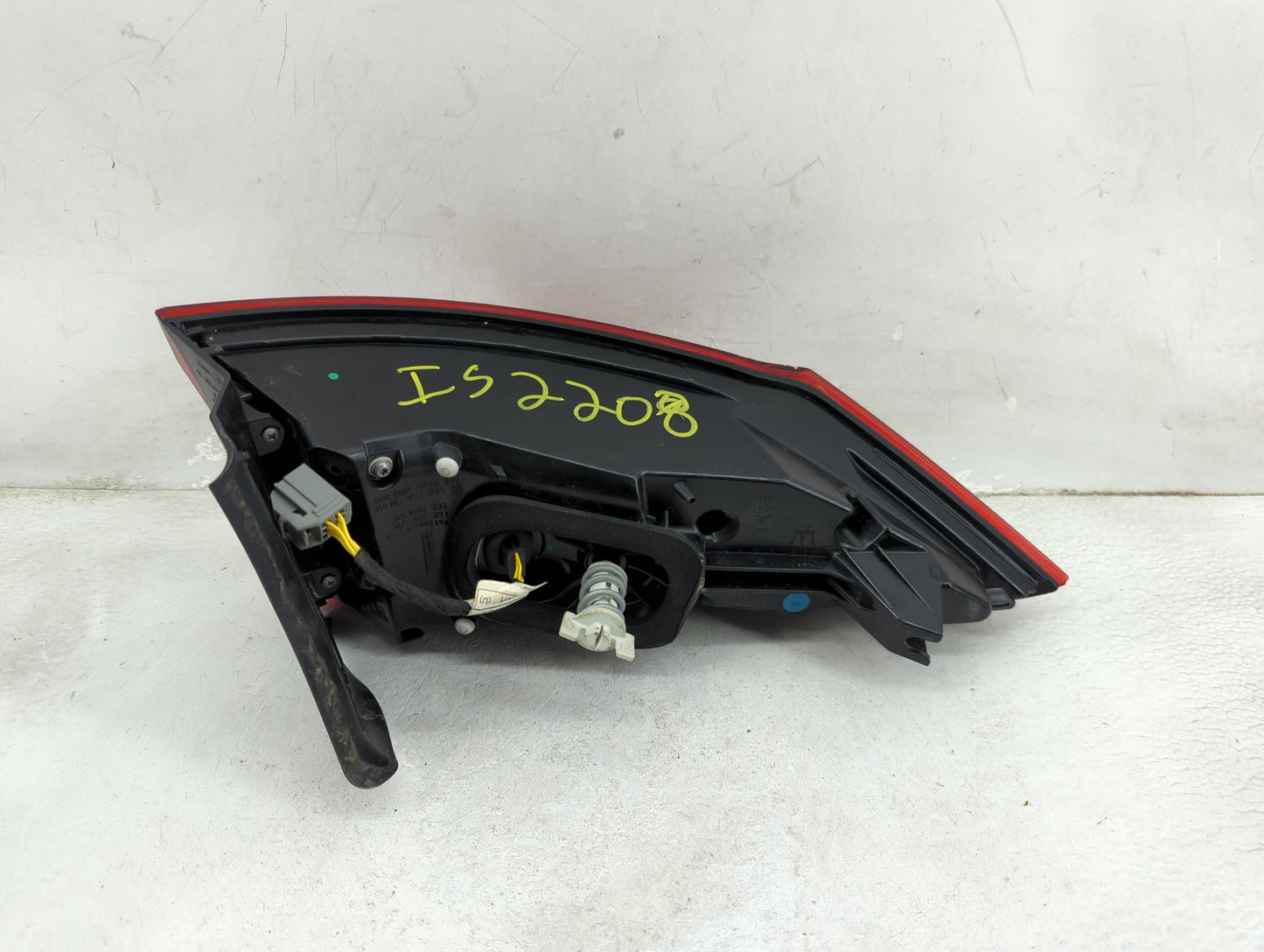 2017 Maserati Ghibli Tail Light Assembly Passenger Right OEM P/N:M161FISSODX CCC150001, 20670204 Fits OEM Used Auto Parts - 