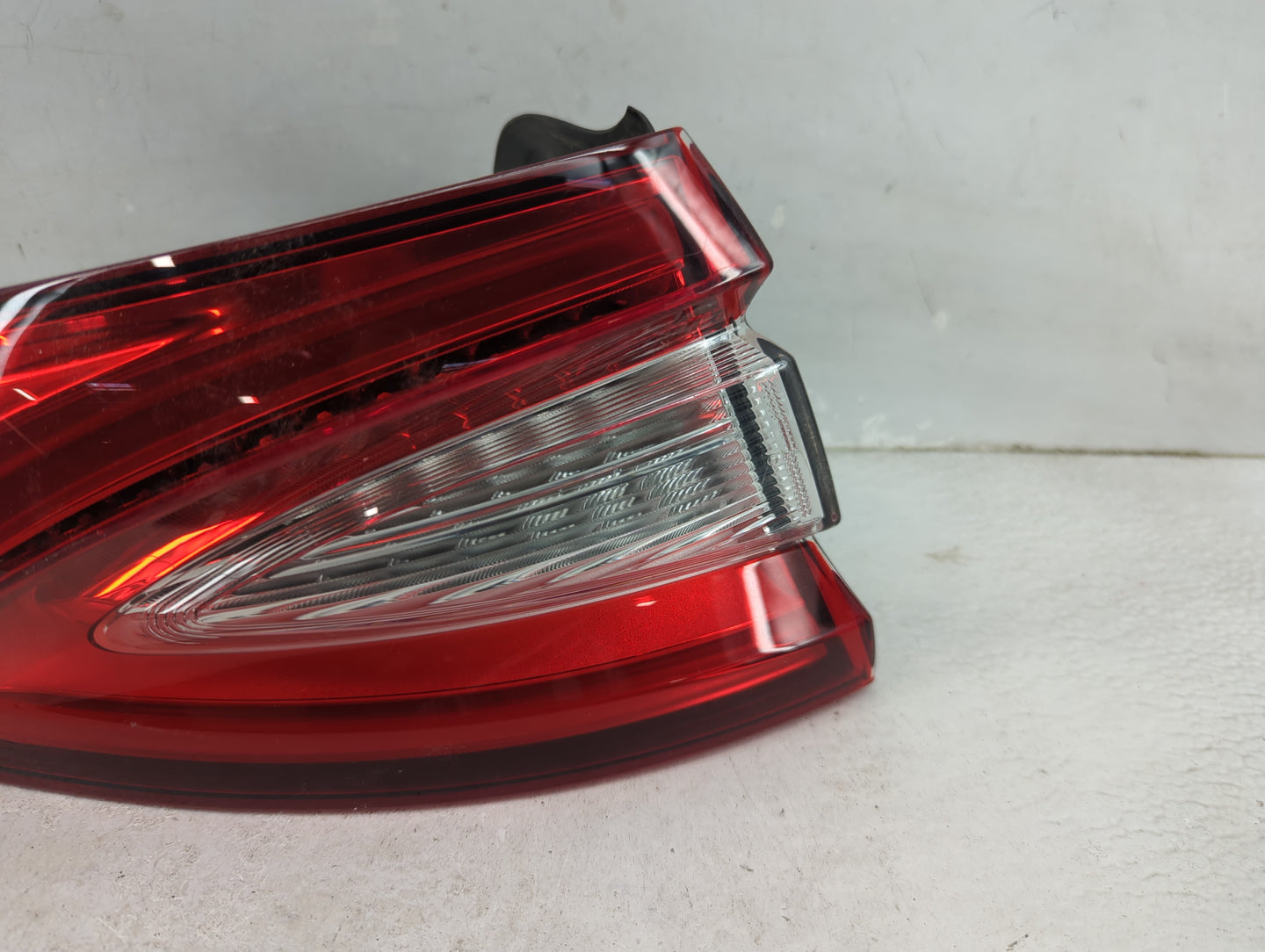 2017 Maserati Ghibli Tail Light Assembly Driver Left OEM P/N:20670104 CCC150001, M161 Fits OEM Used Auto Parts - Oemusedauto