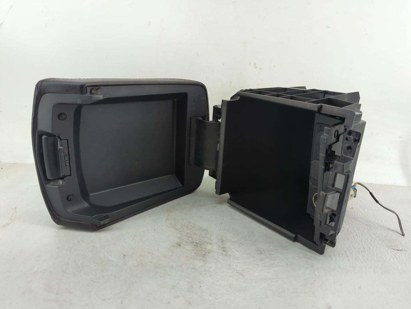 2017 Mazda 3 Center Console Armrest Cover Lid P/N:GML8644A1 Fits OEM Used Auto Parts - Oemusedautoparts1.com