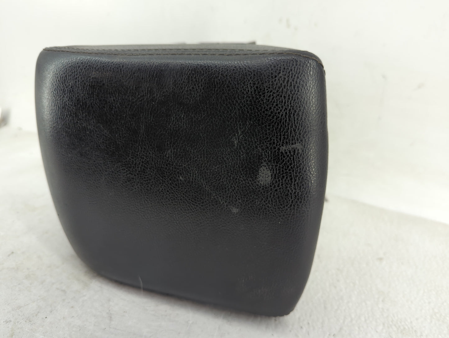 2017 Mazda 3 Center Console Armrest Cover Lid P/N:GML8644A1 Fits OEM Used Auto Parts - Oemusedautoparts1.com