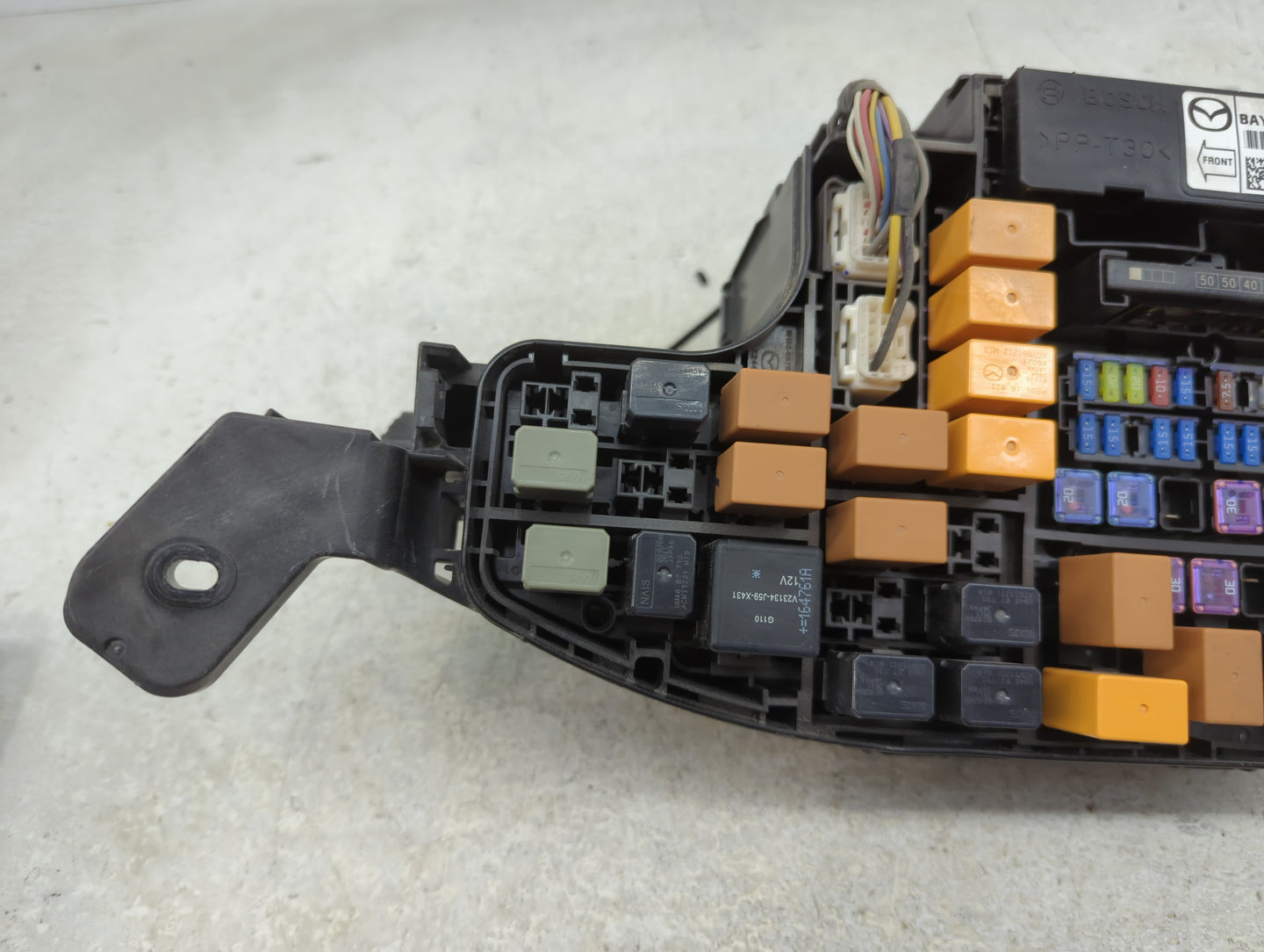 2014-2016 Mazda 3 Fusebox Fuse Box Panel Relay Module P/N:BAYS-675X0 Fits Fits 2014 2015 2016 OEM Used Auto Parts - Oemuseda