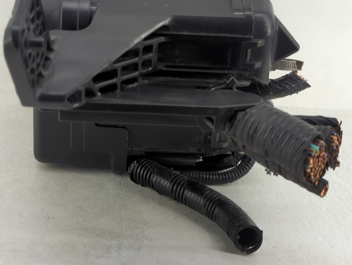 2014-2016 Mazda 3 Fusebox Fuse Box Panel Relay Module P/N:BHR1-66767 Fits Fits 2014 2015 2016 OEM Used Auto Parts - Oemuseda