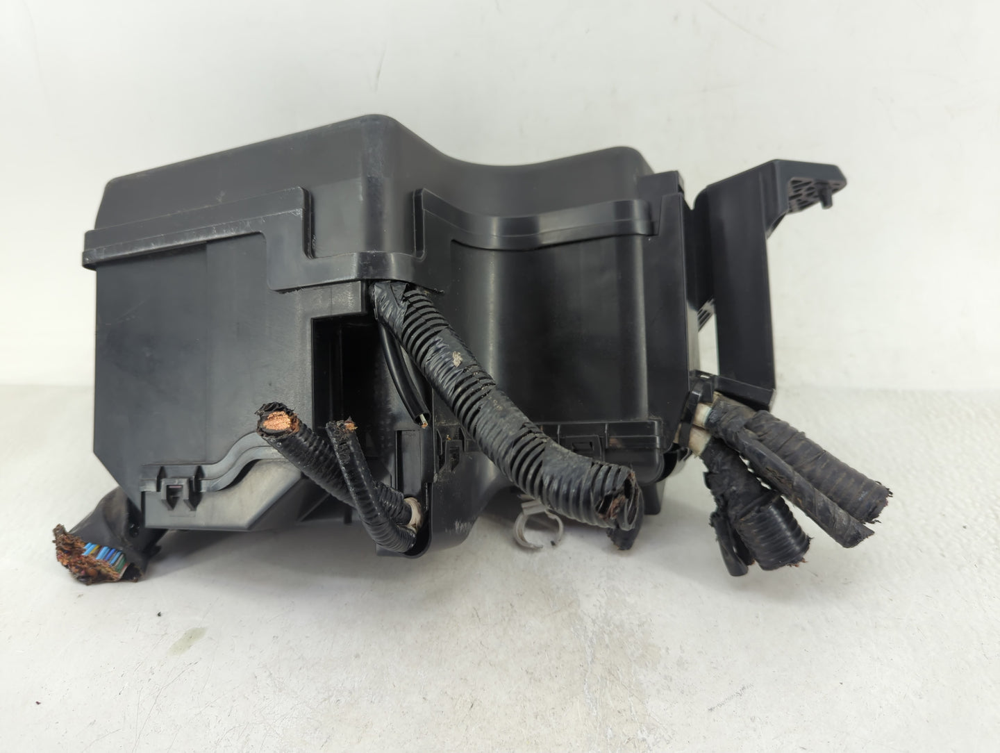 2014-2016 Mazda 3 Fusebox Fuse Box Panel Relay Module P/N:BHR1-66767 Fits Fits 2014 2015 2016 OEM Used Auto Parts - Oemuseda